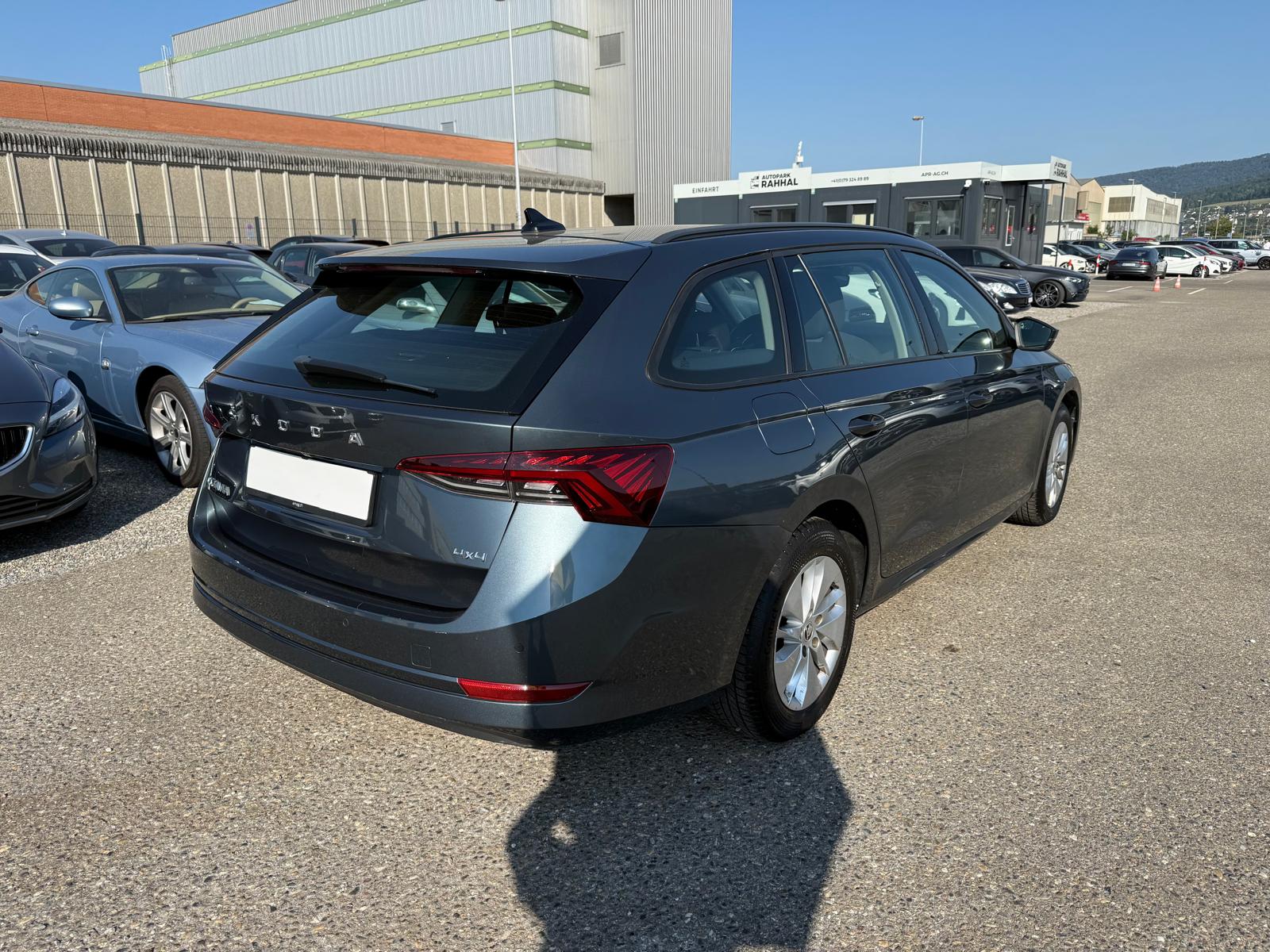 SKODA Octavia Combi 2.0 TDI Ambition 4x4 DSG-image-5