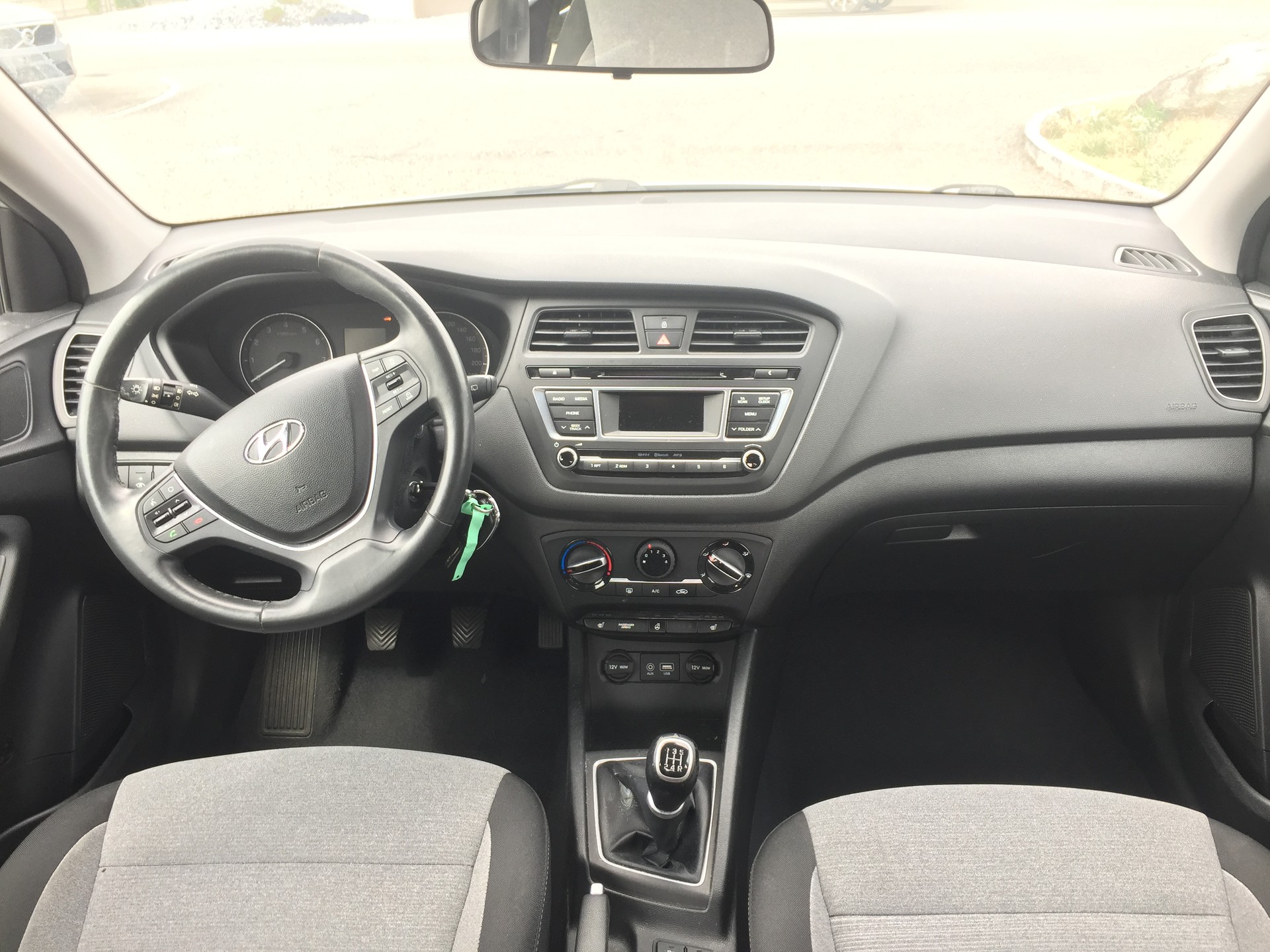 HYUNDAI i20 1.2 Amplia-image-8