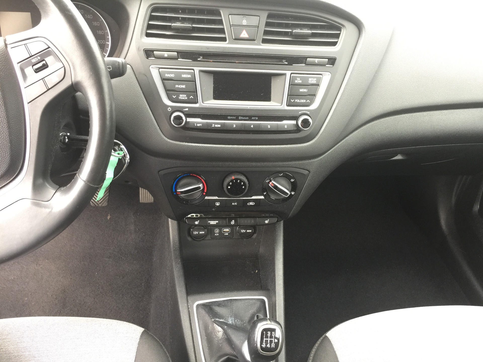 HYUNDAI i20 1.2 Amplia-image-11