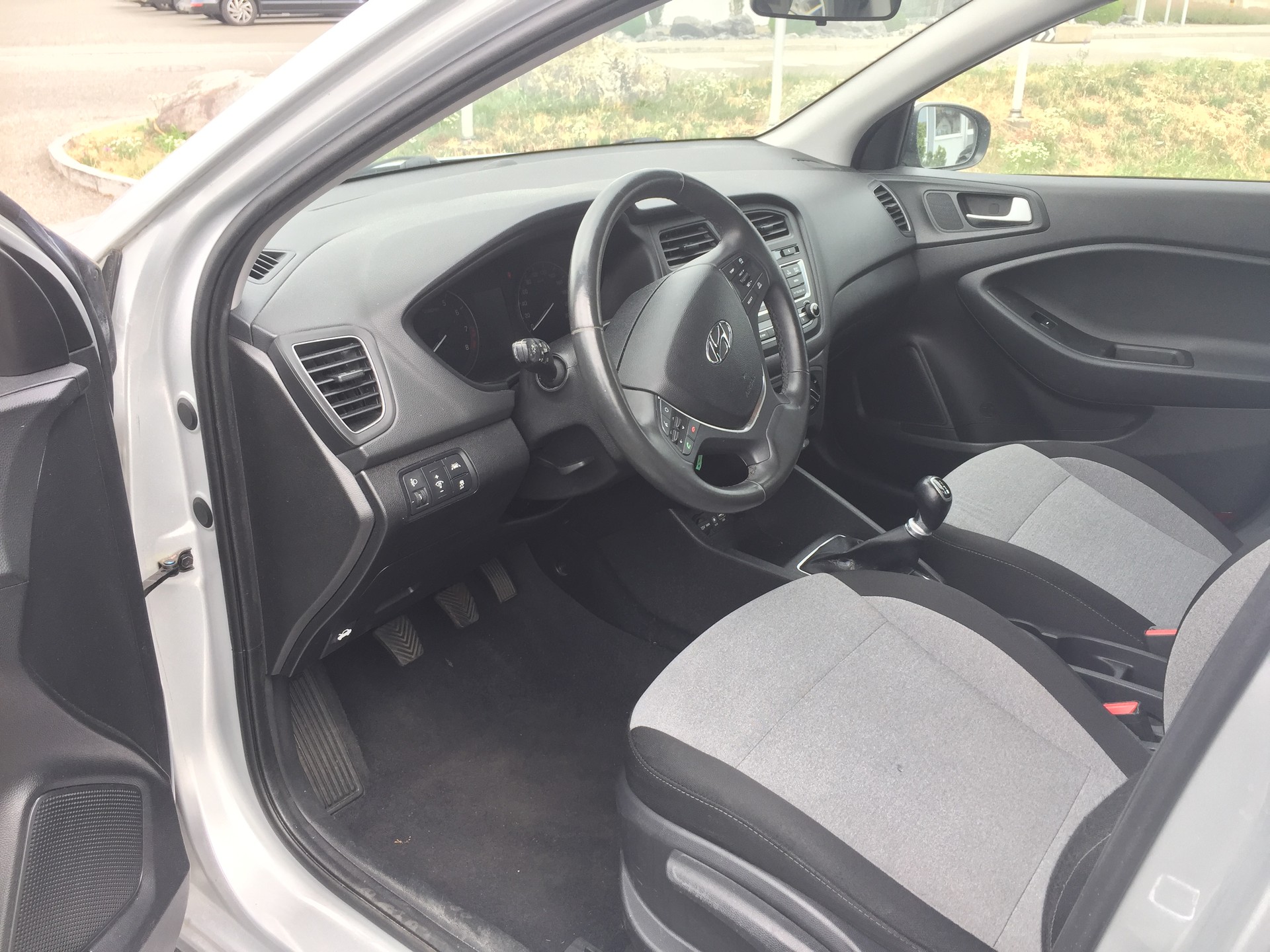 HYUNDAI i20 1.2 Amplia-image-10