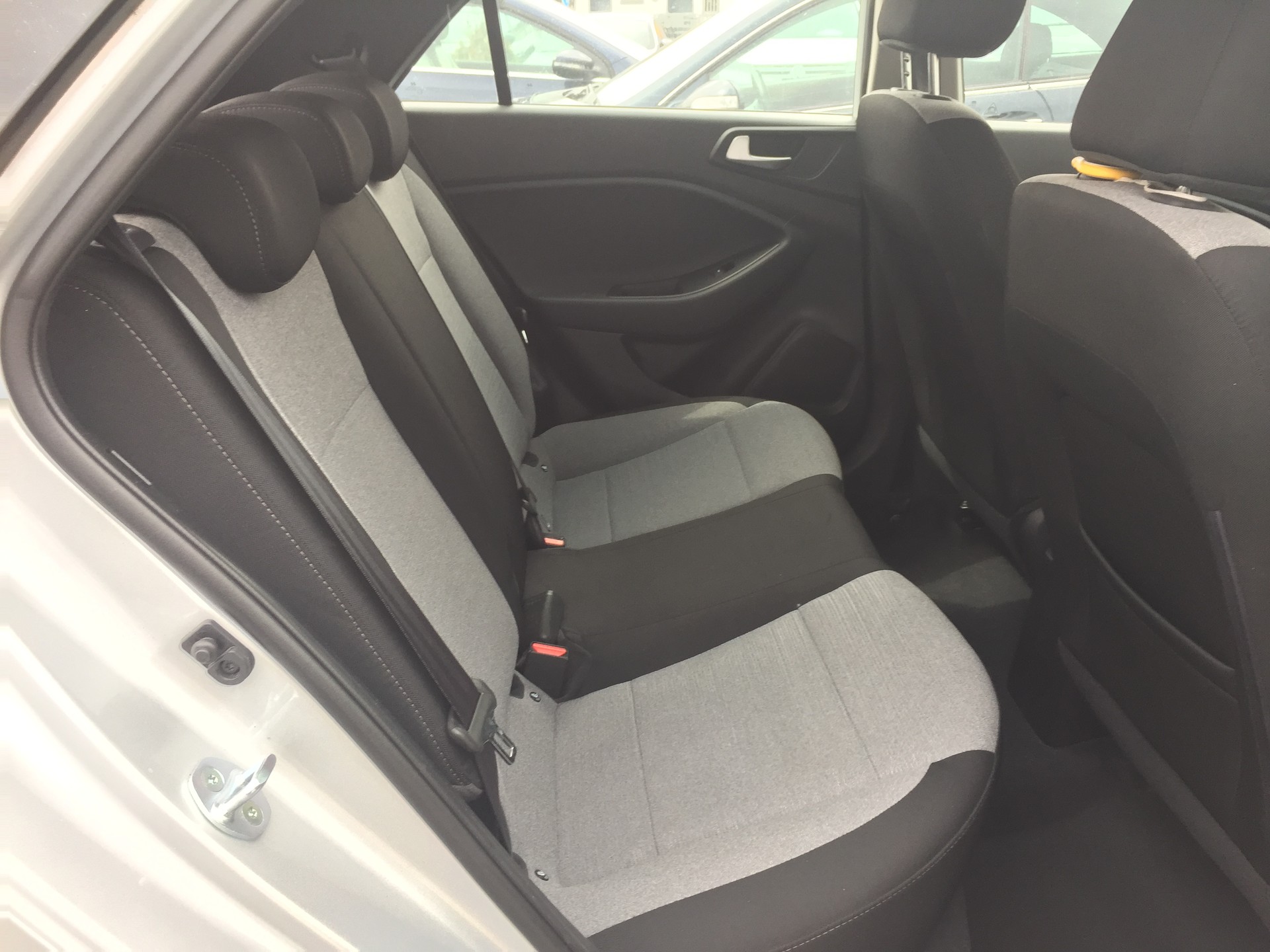 HYUNDAI i20 1.2 Amplia-image-7