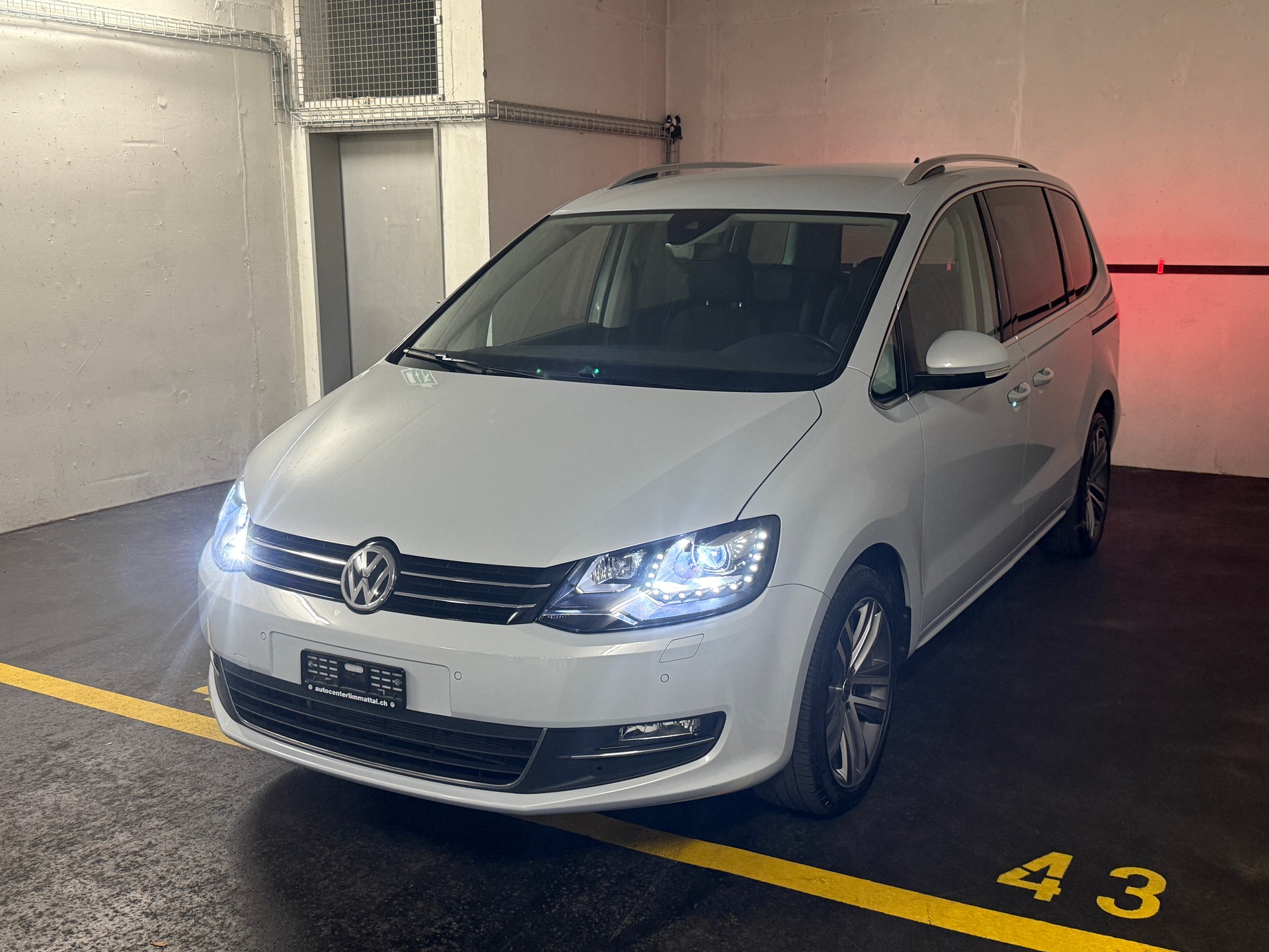 VW Sharan 2.0 TDI SCR Highline DSG 4m-image-0