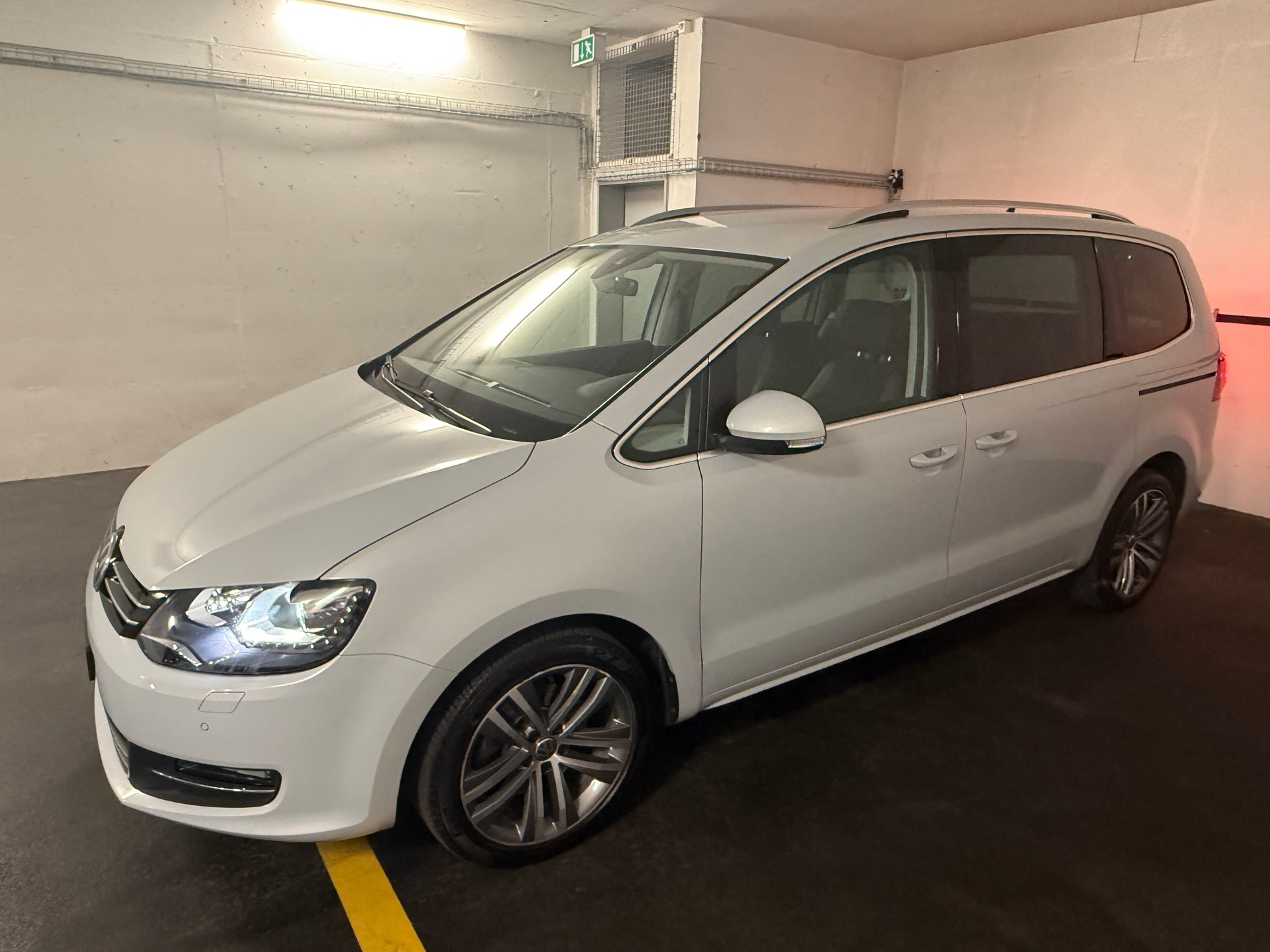 VW Sharan 2.0 TDI SCR Highline DSG 4m-image-7