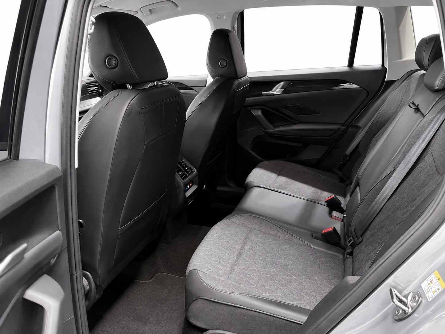 VW Tiguan 2.0 TDI SCR Life DSG * Anhängerkupplung *-image-12