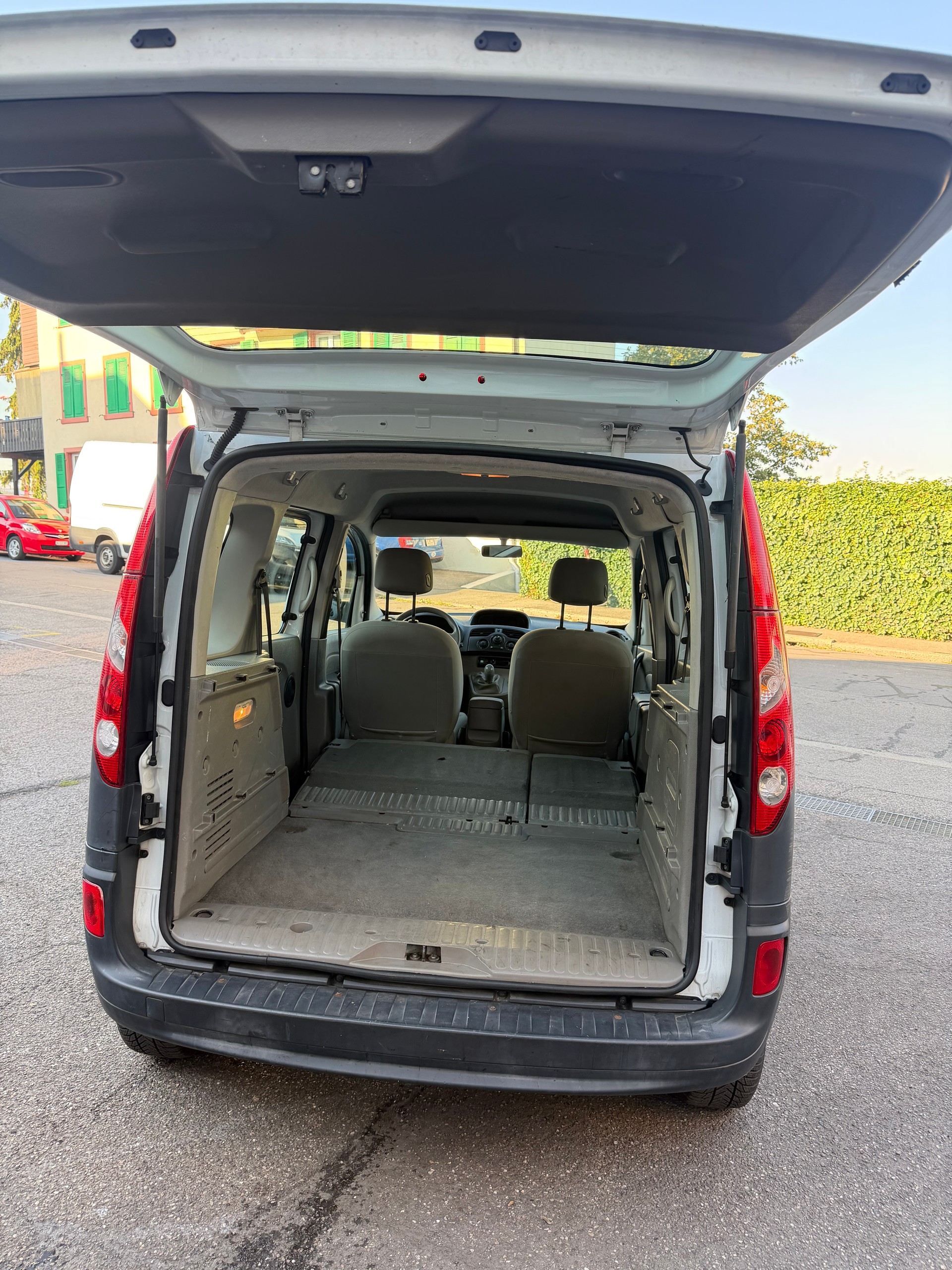 RENAULT Kangoo 1.5 dCi Authentique-image-6