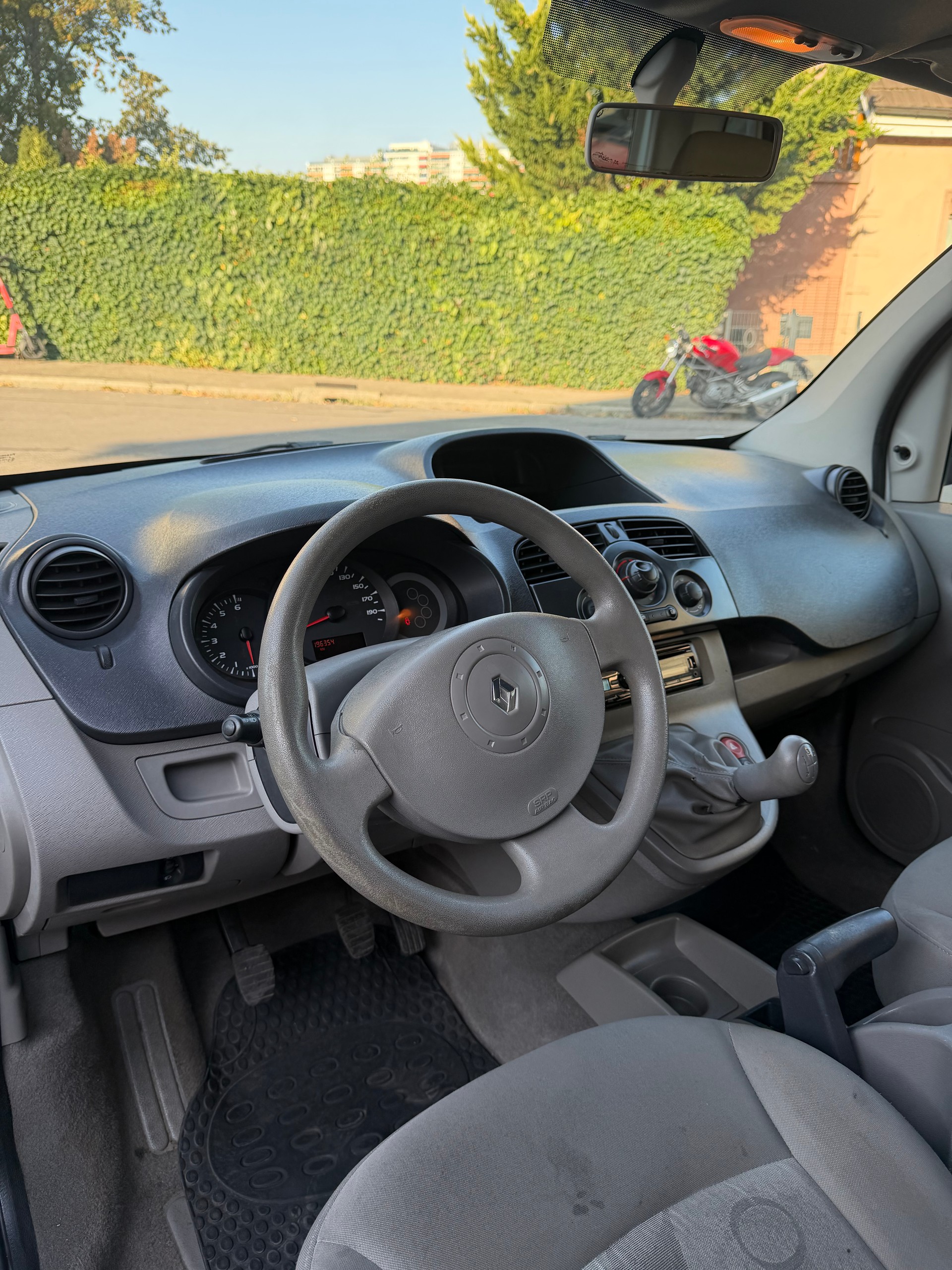 RENAULT Kangoo 1.5 dCi Authentique-image-10