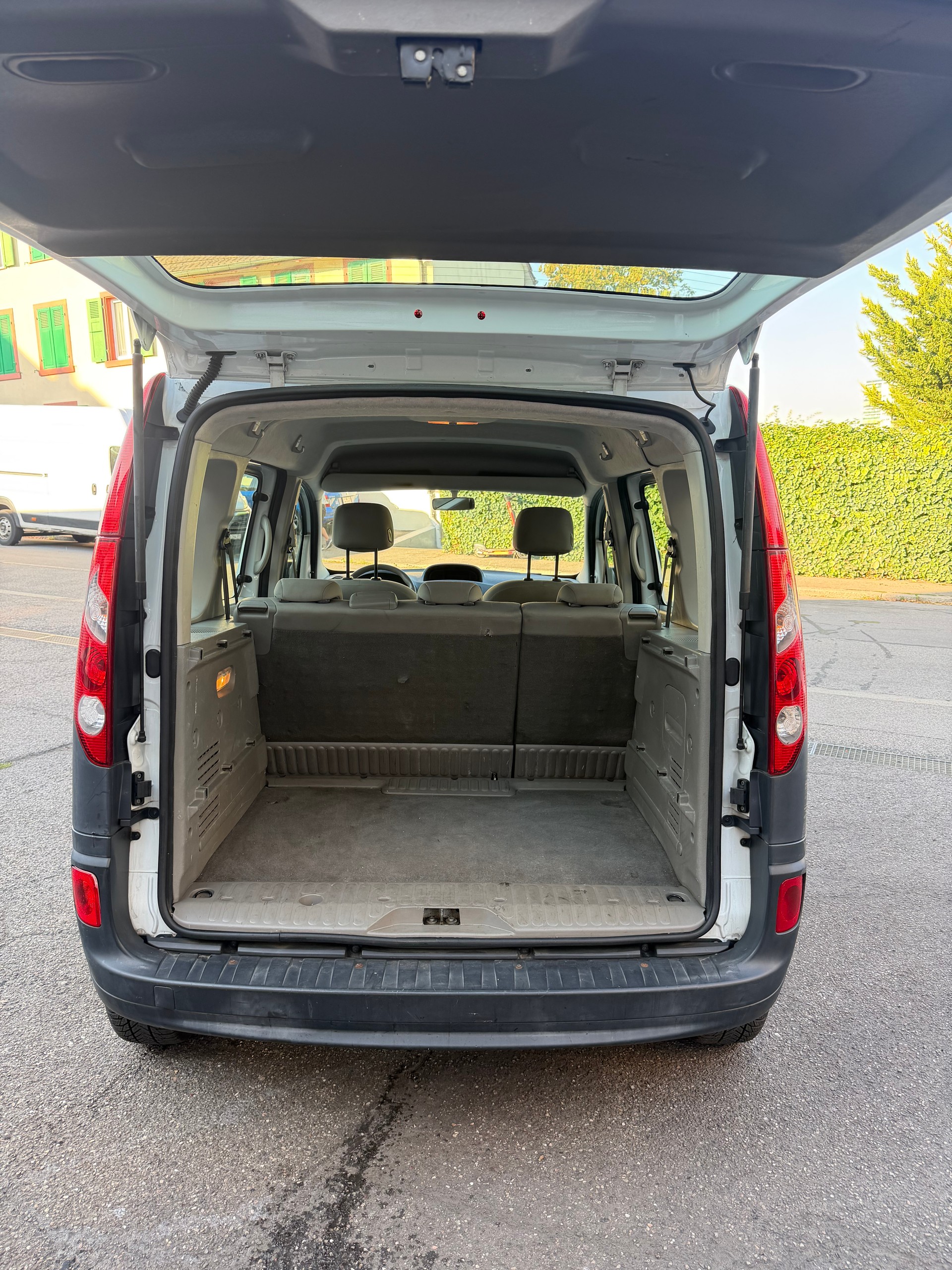 RENAULT Kangoo 1.5 dCi Authentique-image-5