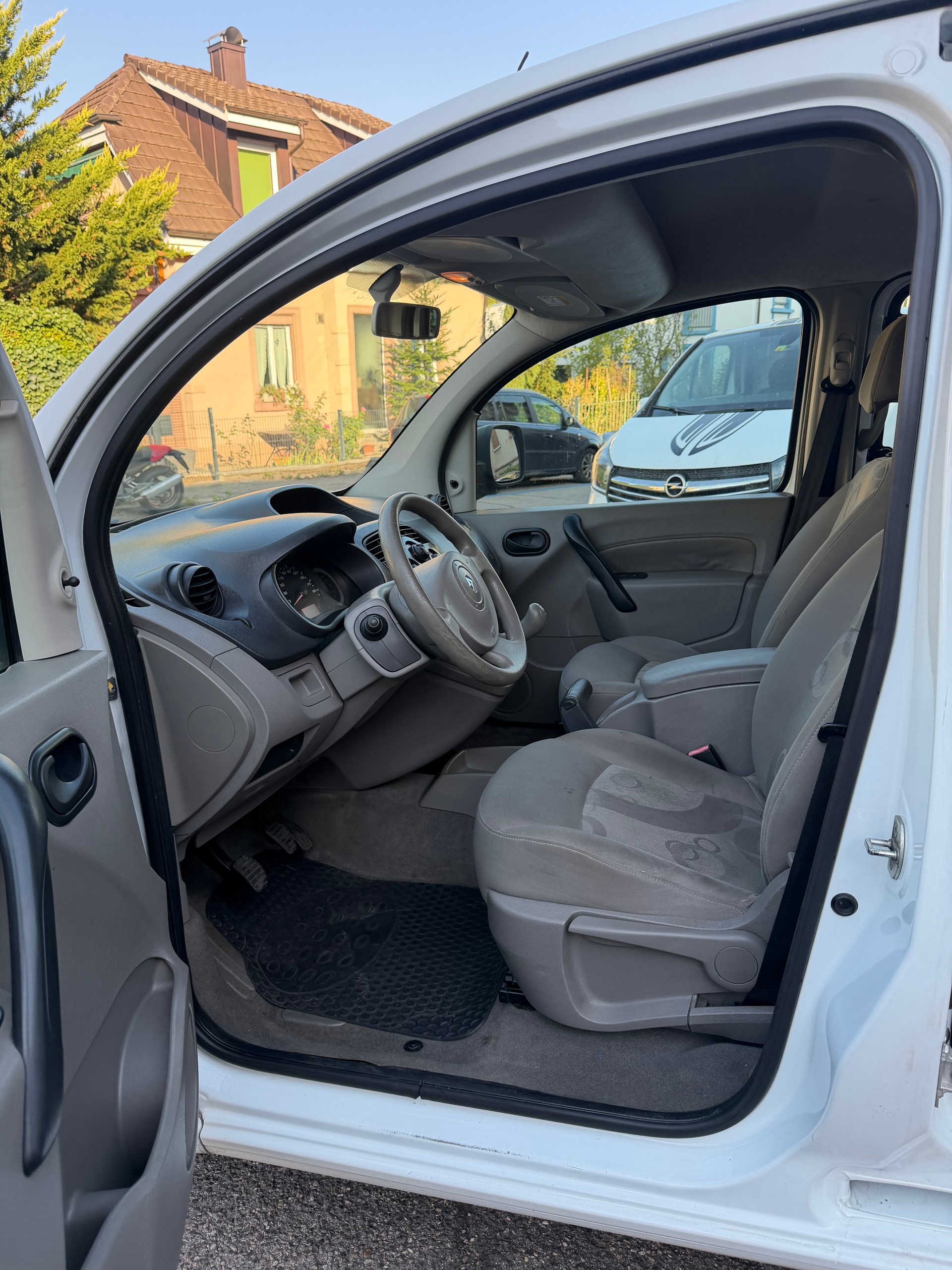 RENAULT Kangoo 1.5 dCi Authentique-image-8