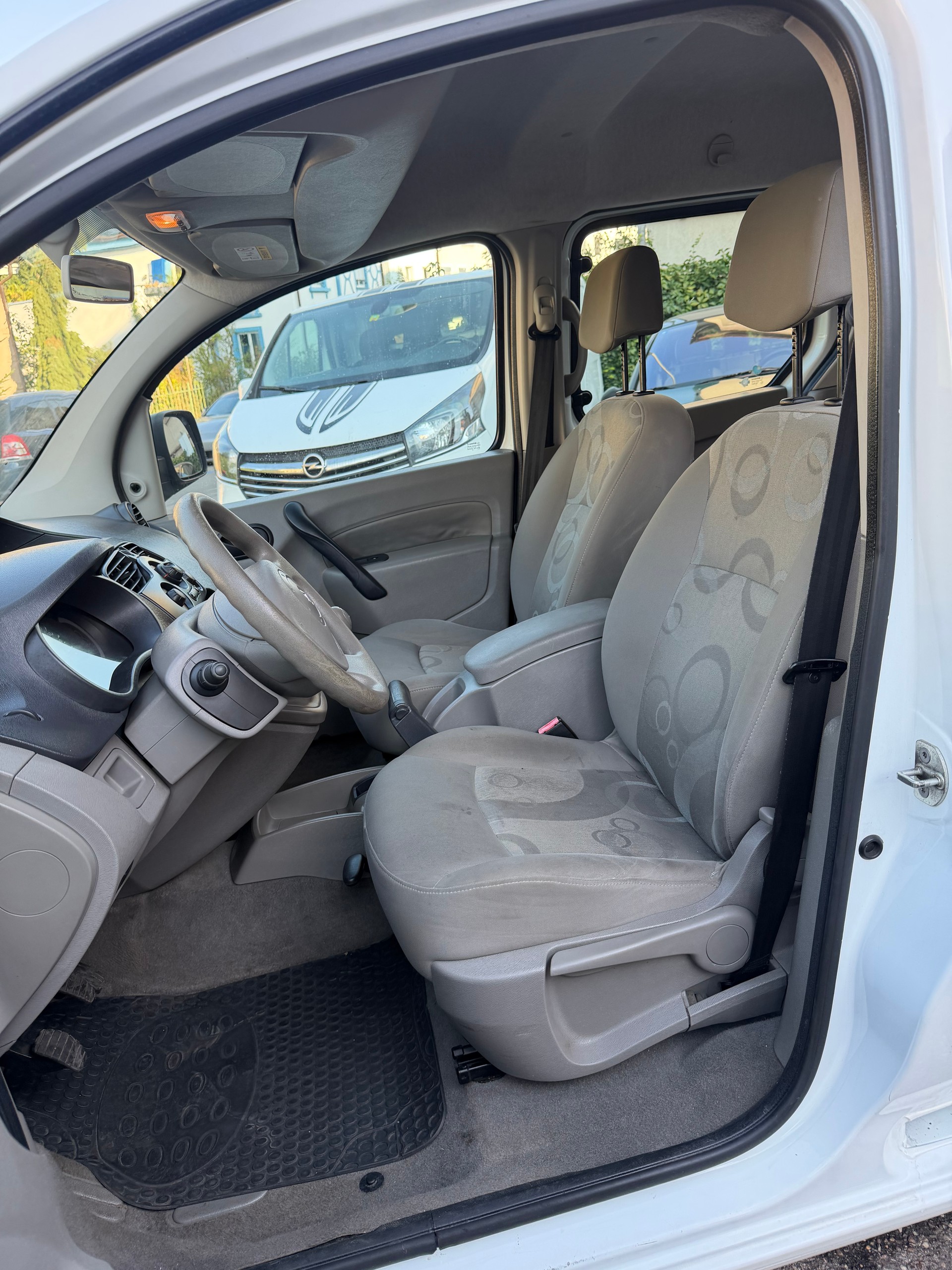 RENAULT Kangoo 1.5 dCi Authentique-image-11