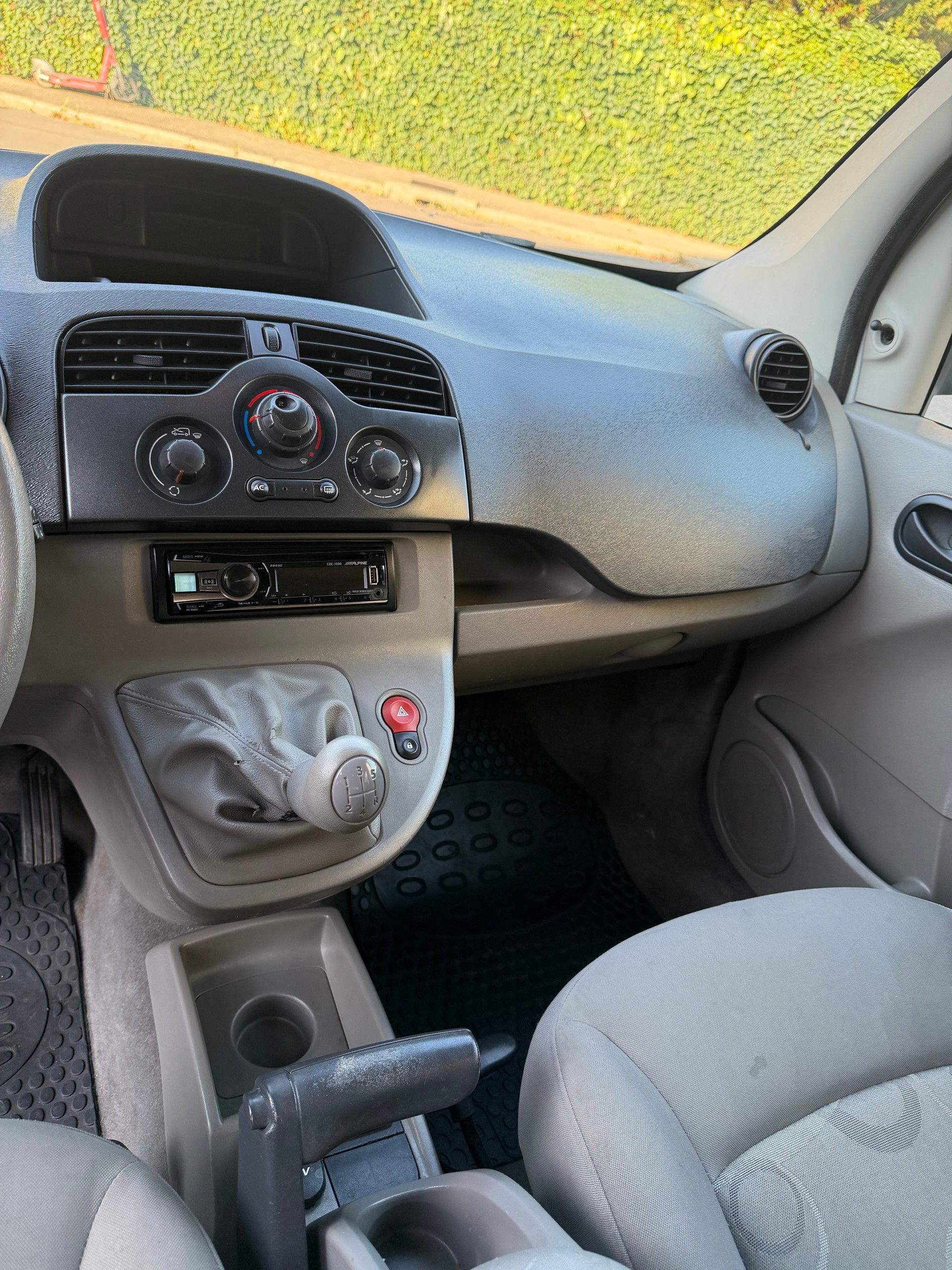 RENAULT Kangoo 1.5 dCi Authentique-image-9