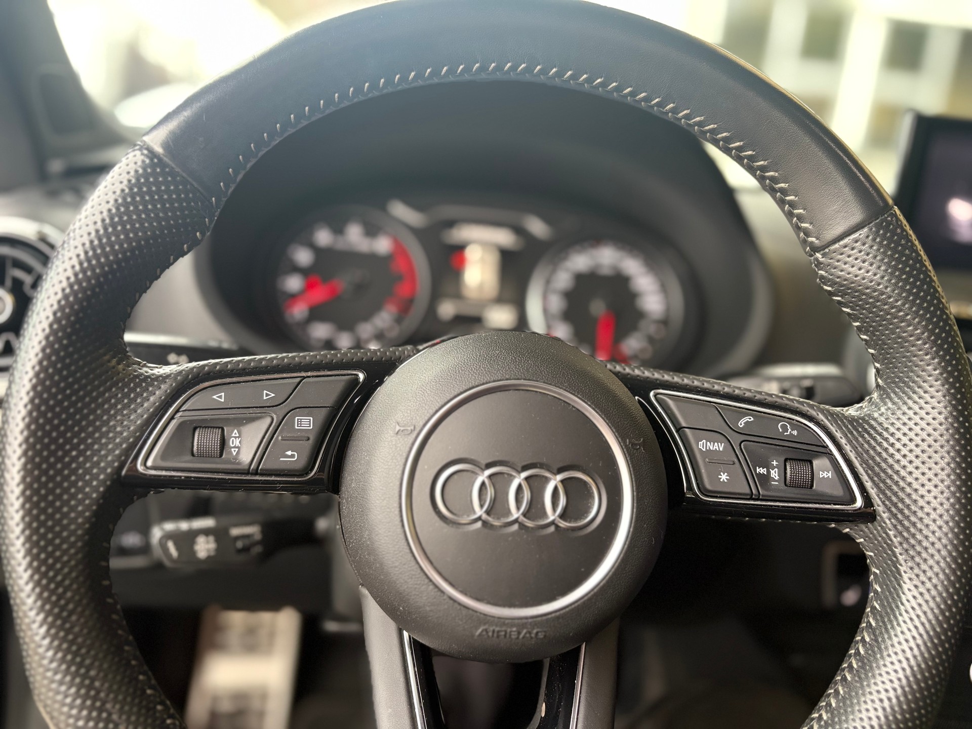 AUDI A3 Sportback 1.5 TFSI S-tronic Sport-image-7