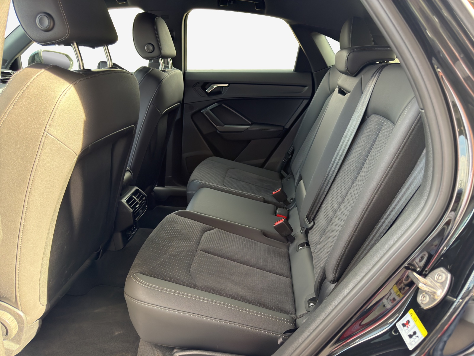 AUDI Q3 Sportback 40 TFSI S line quattro S-tronic-image-11