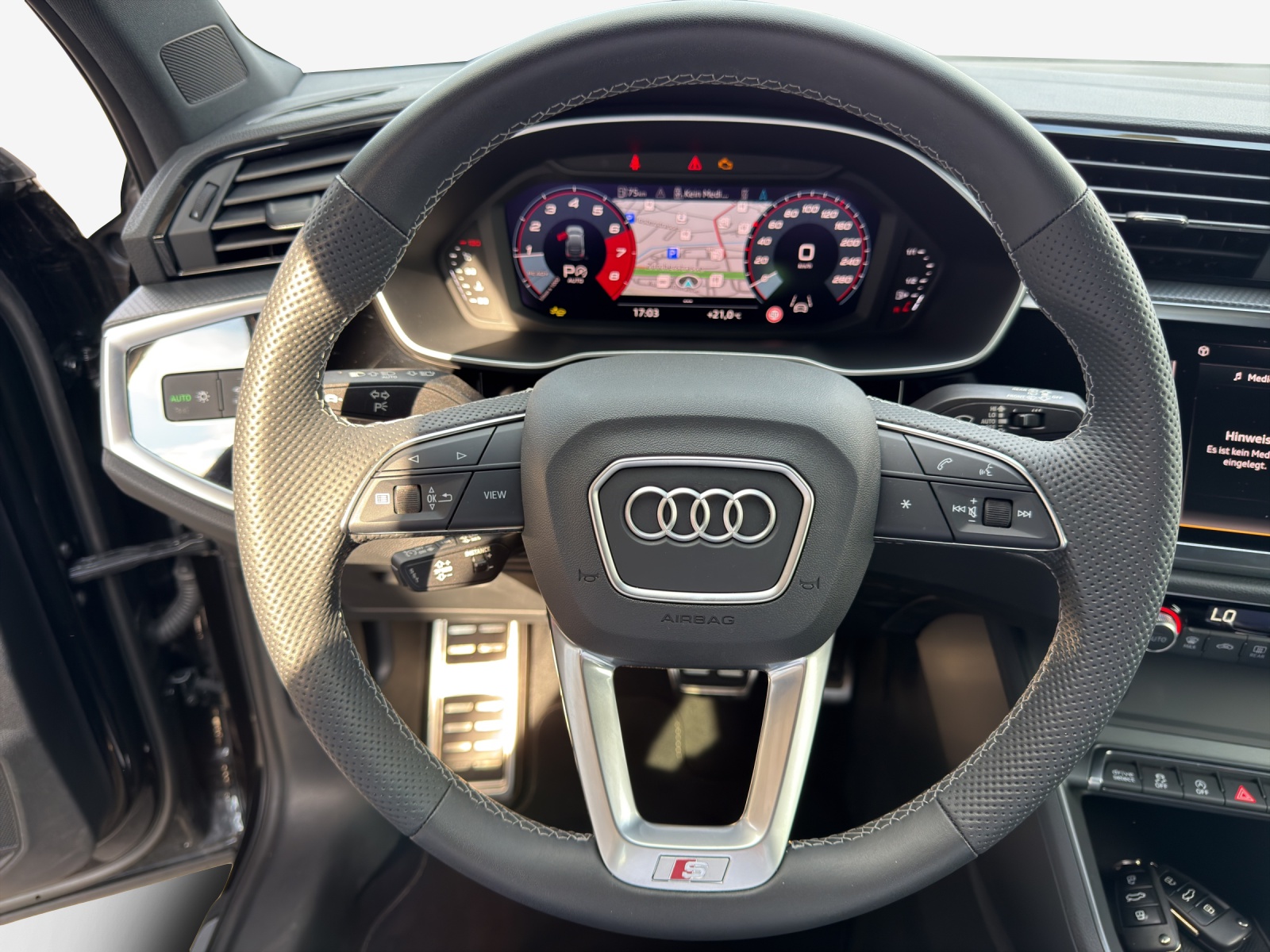 AUDI Q3 Sportback 40 TFSI S line quattro S-tronic-image-9