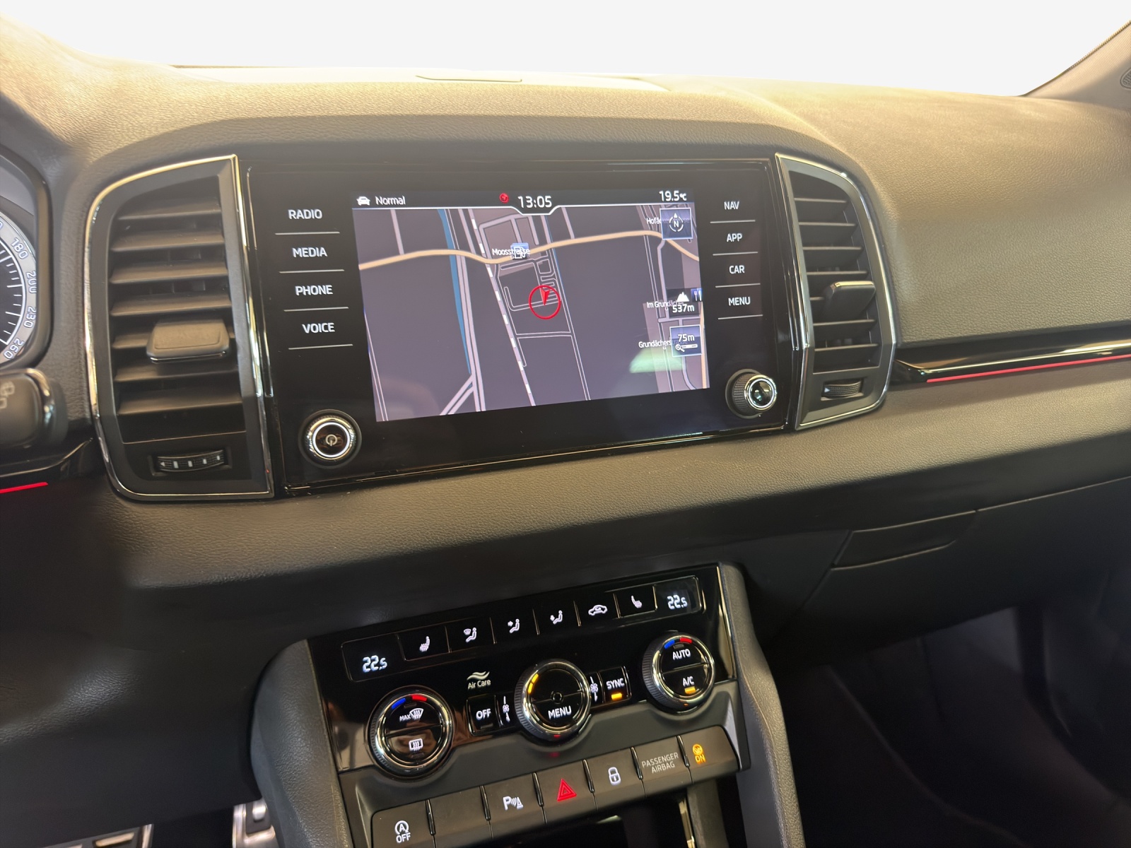 SKODA Karoq 1.5 TSI ACT SportLine DSG-image-10