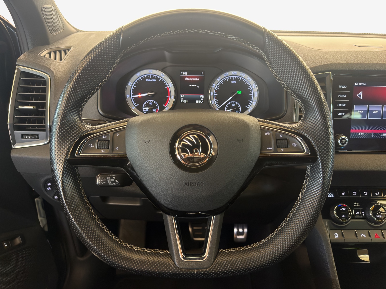 SKODA Karoq 1.5 TSI ACT SportLine DSG-image-9