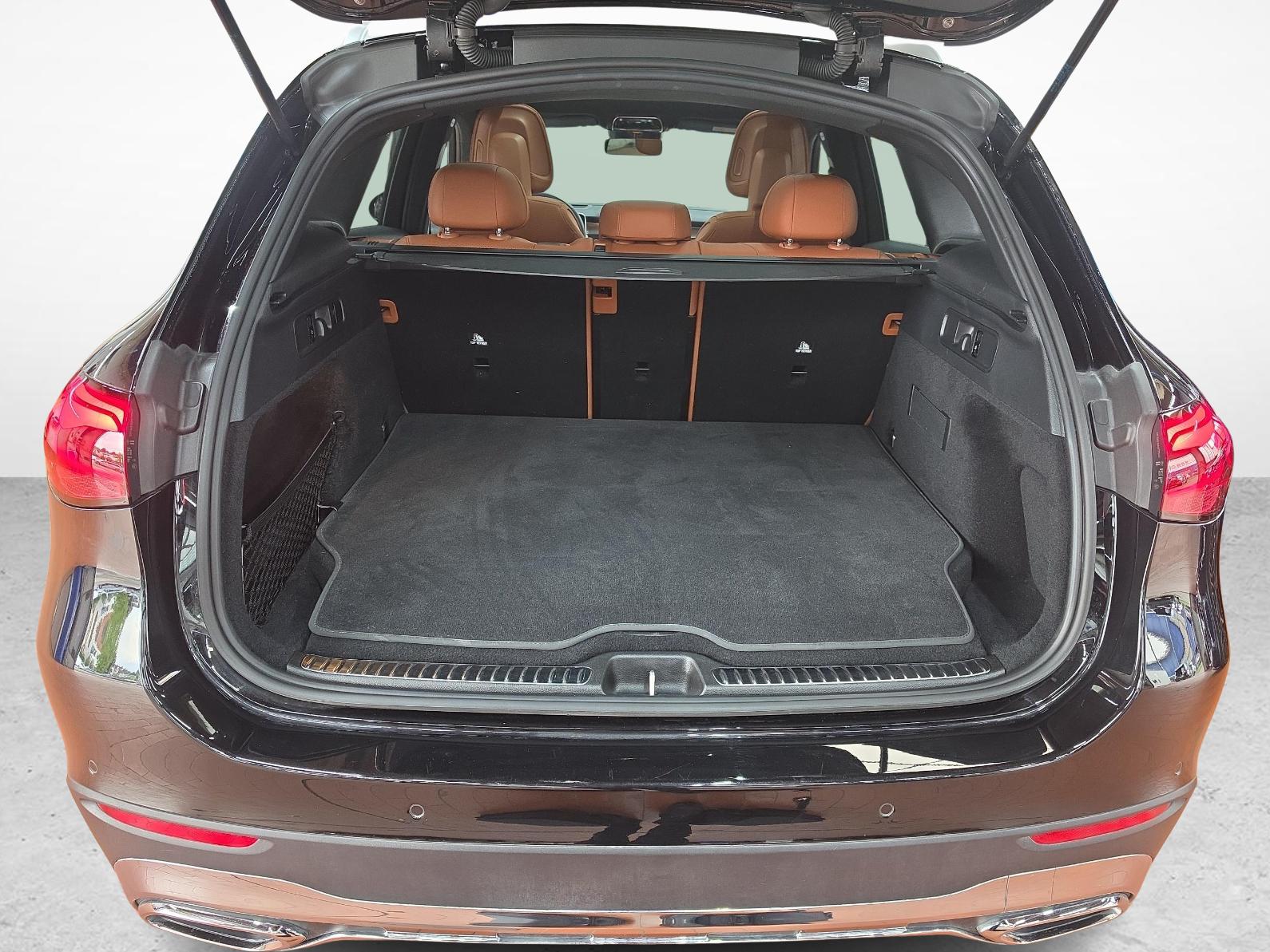 MERCEDES-BENZ GLC 300 e 4MATIC Avantgarde Line-image-10