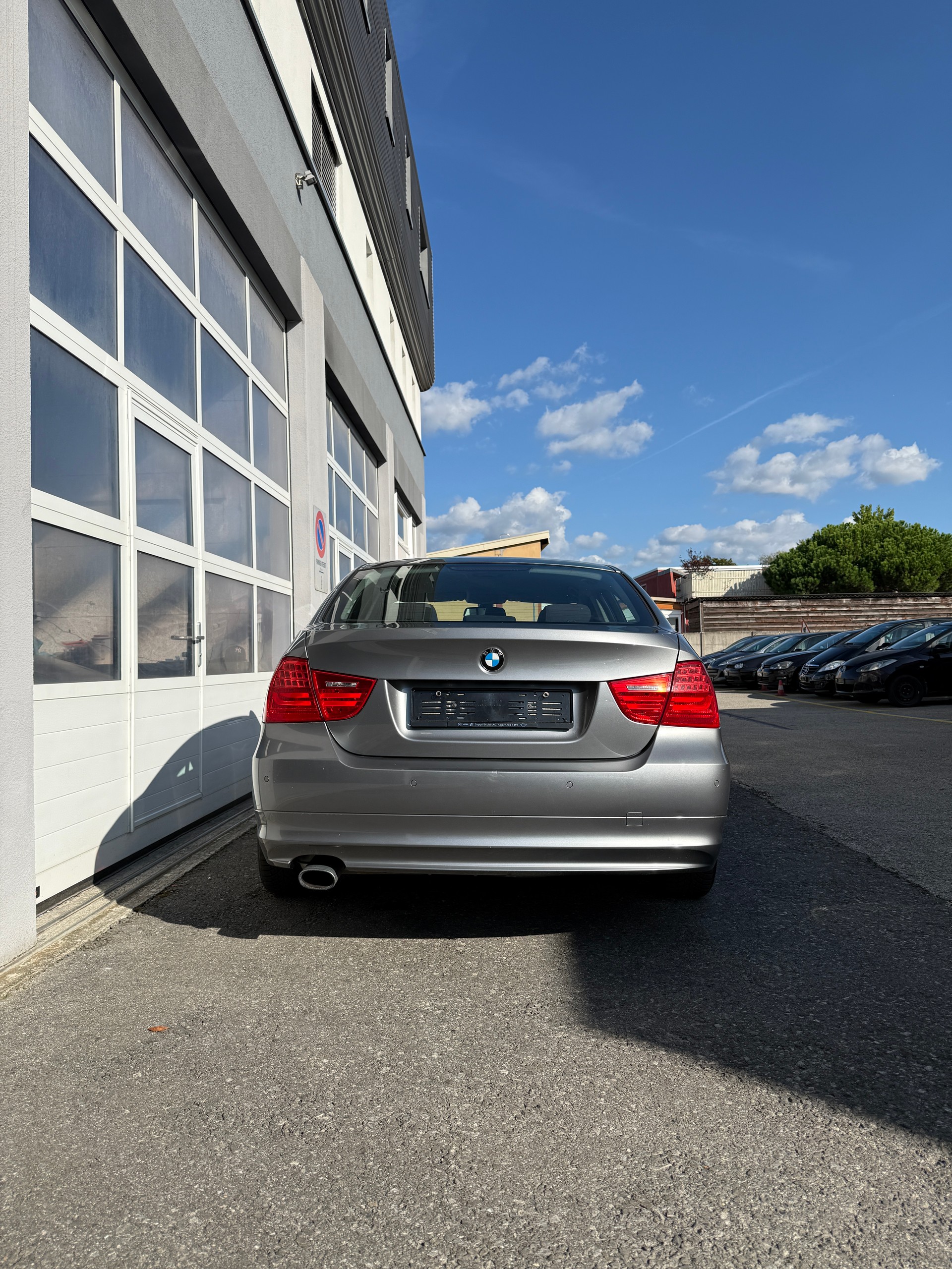 BMW 316i Dynamic Edition-image-5