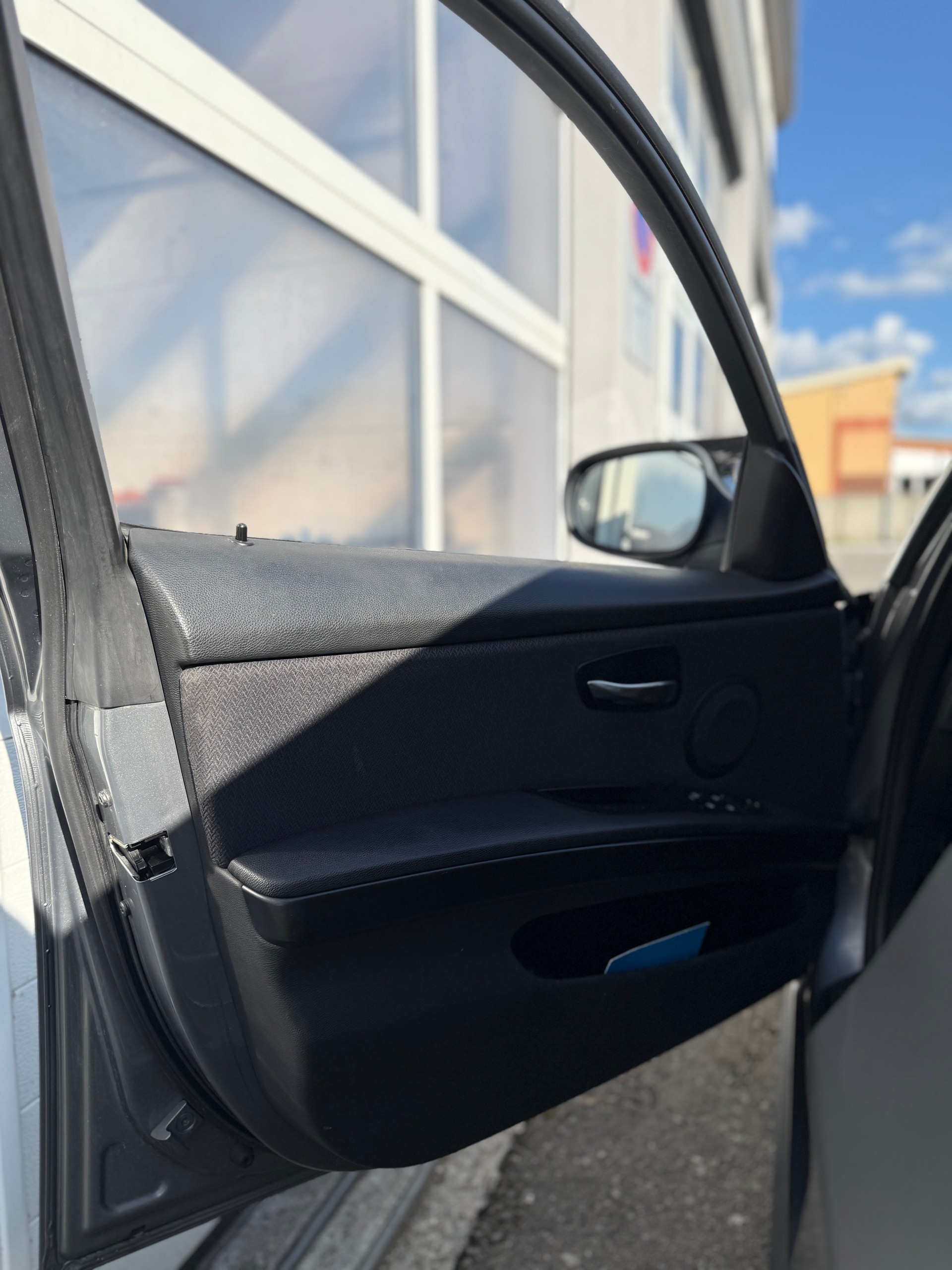 BMW 316i Dynamic Edition-image-11