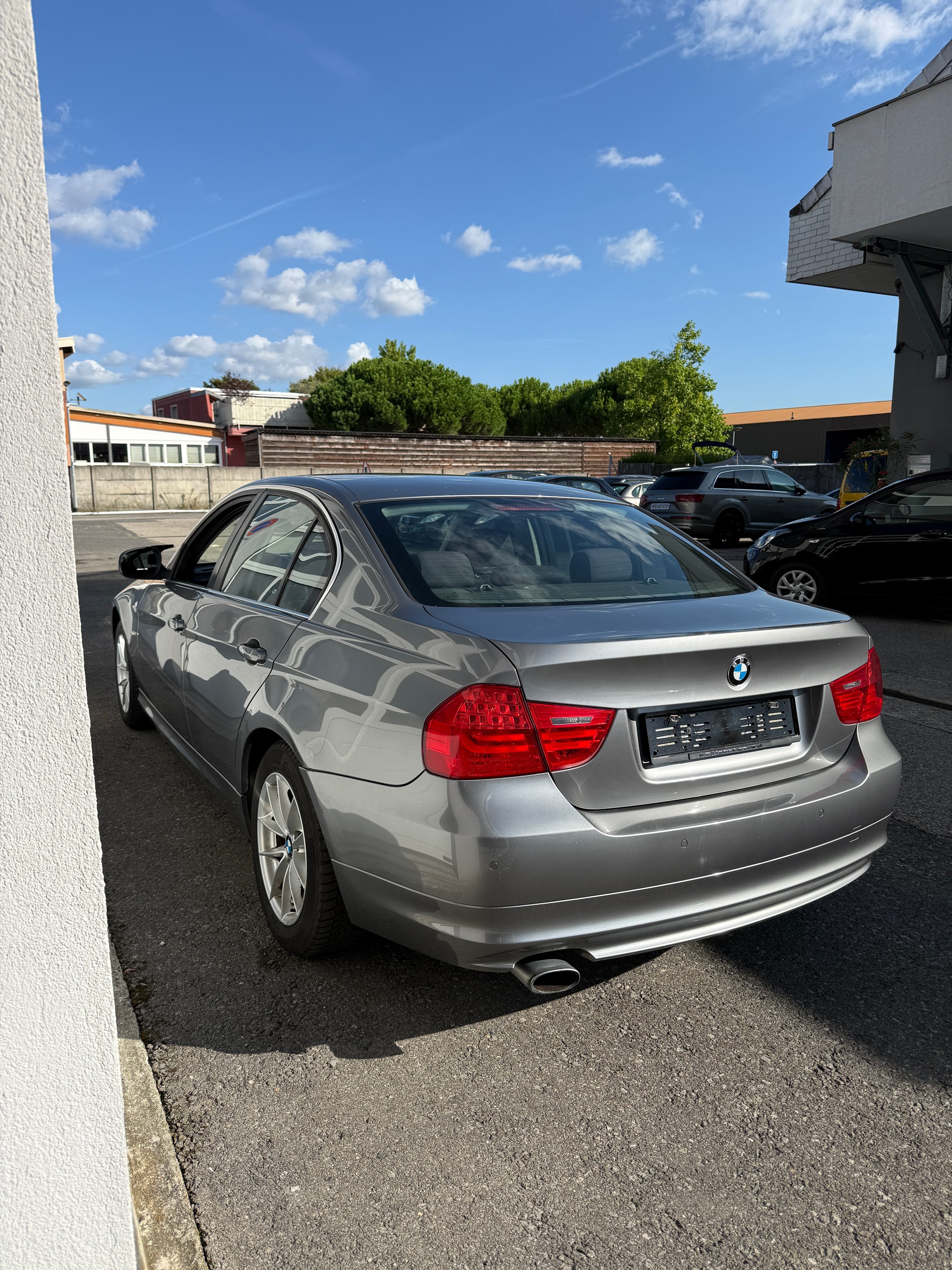BMW 316i Dynamic Edition-image-6