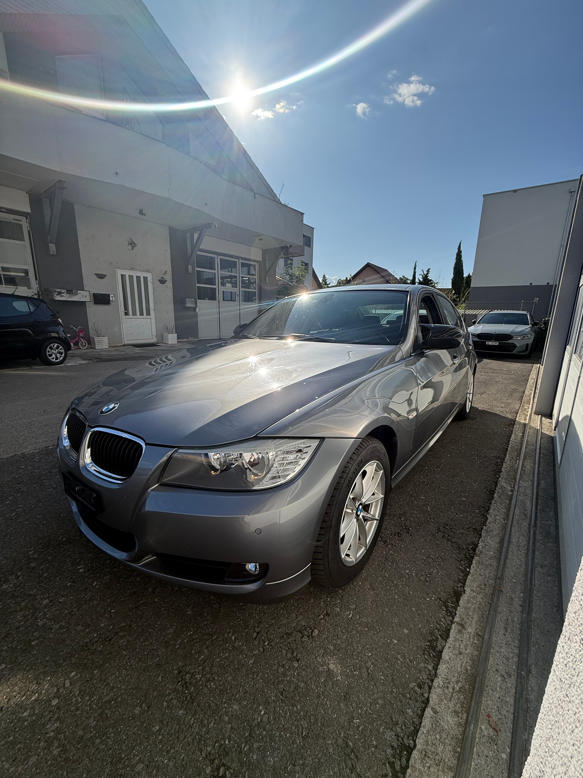 BMW 316i Dynamic Edition-image-2