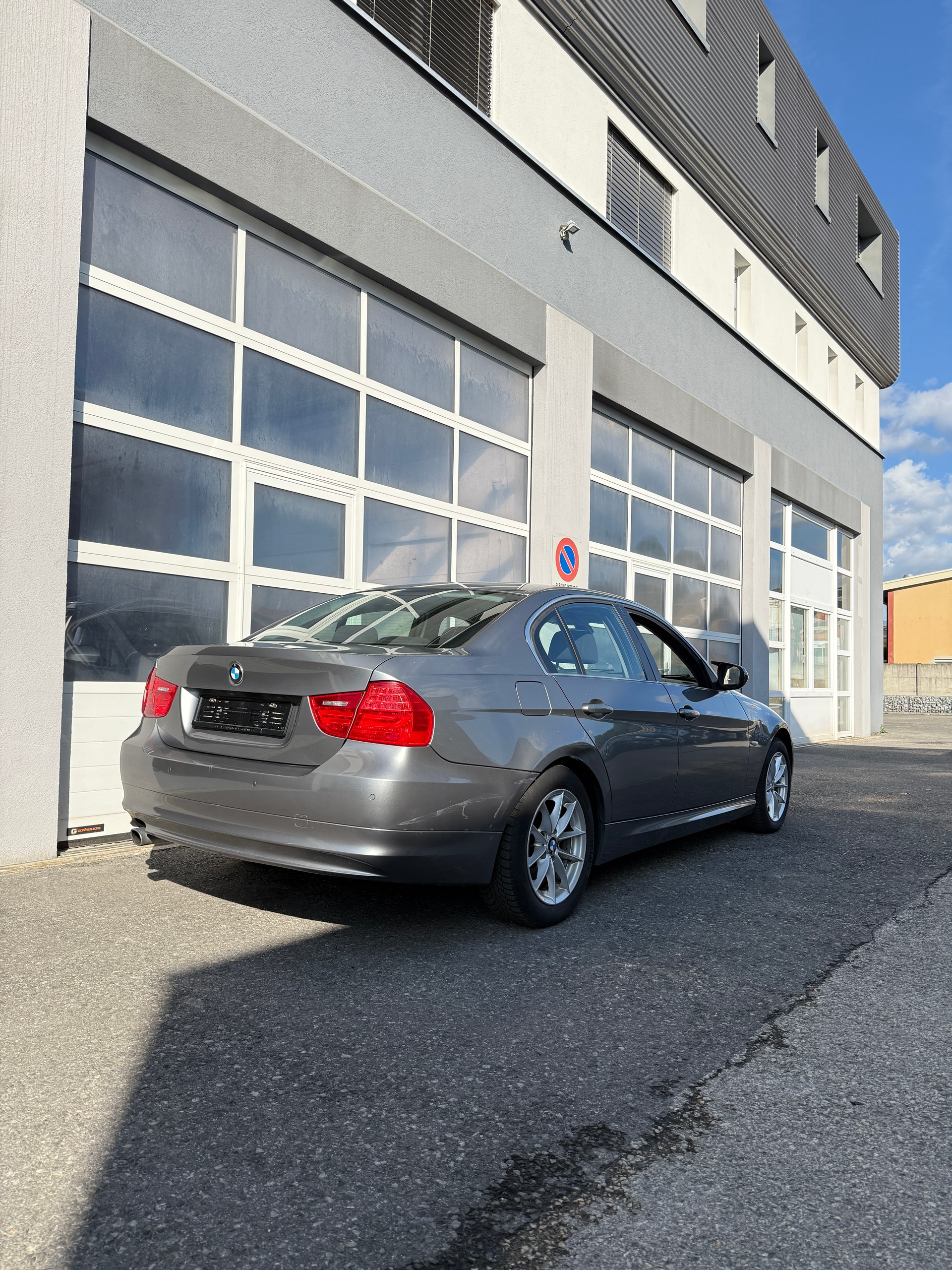 BMW 316i Dynamic Edition-image-4