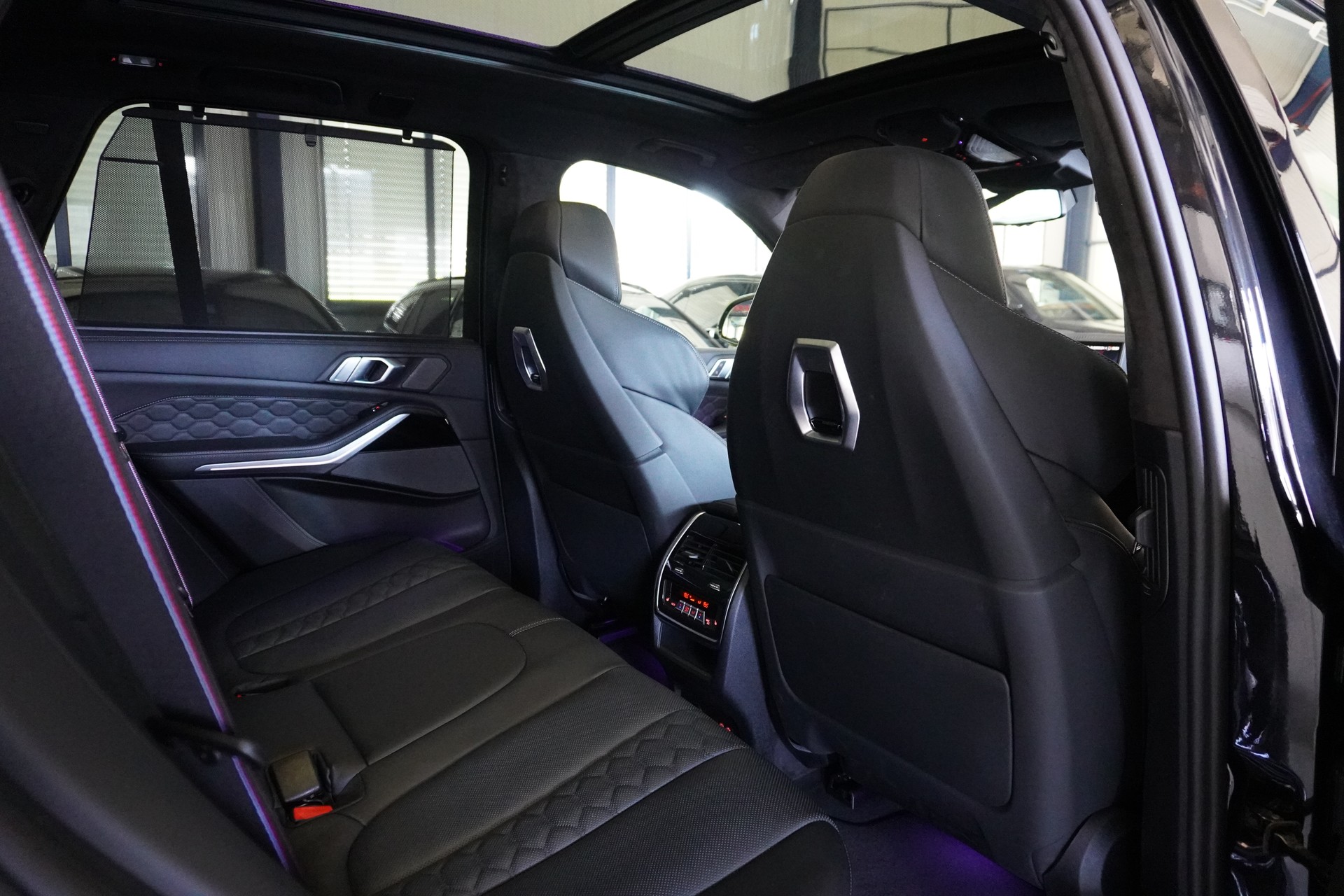 BMW X5M Competition // BMW Werksgarantie bis 10/2030 // Panorama Sky Lounge //-image-11