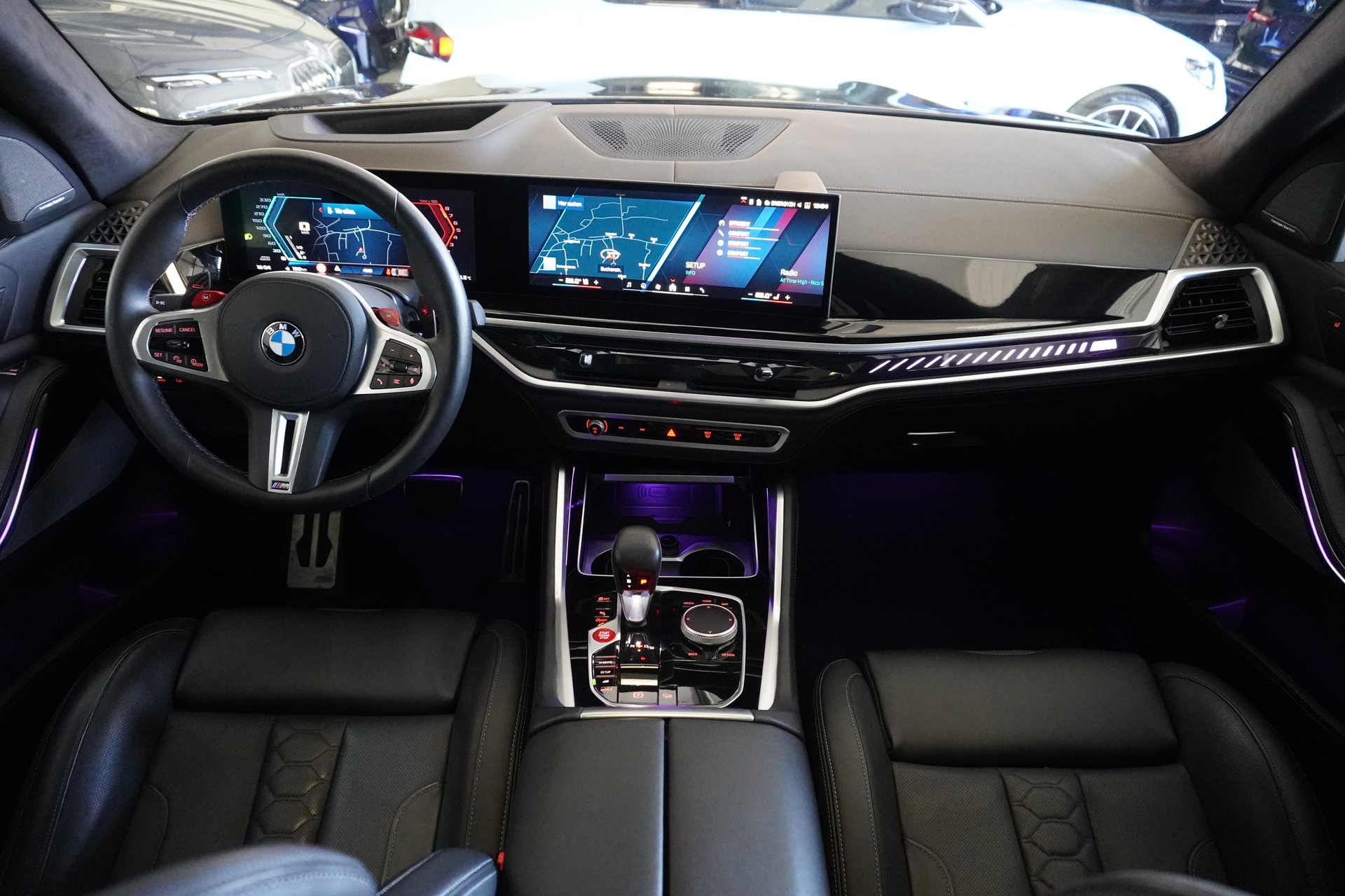 BMW X5M Competition // BMW Werksgarantie bis 10/2030 // Panorama Sky Lounge //-image-12