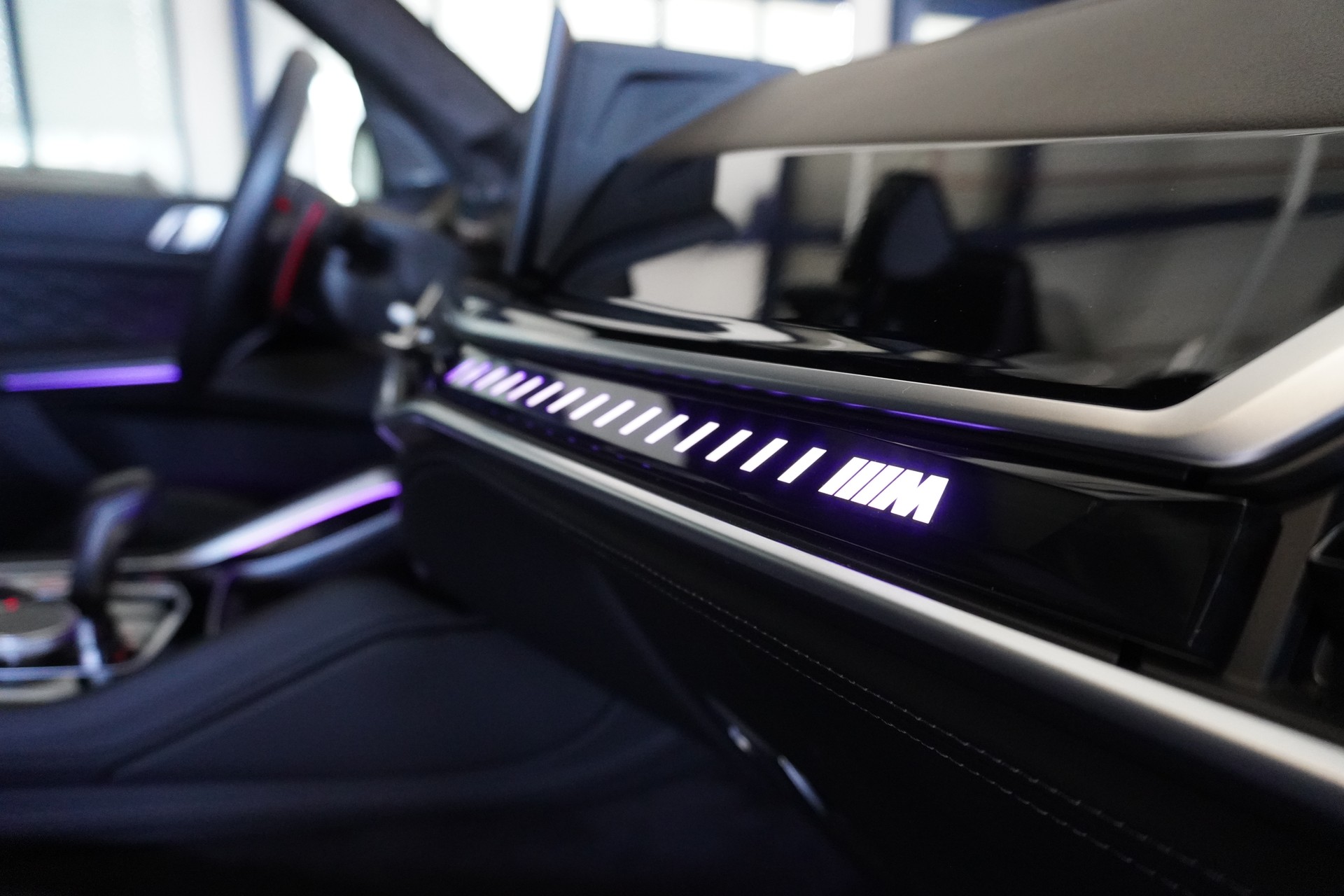 BMW X5M Competition // BMW Werksgarantie bis 10/2030 // Panorama Sky Lounge //-image-9