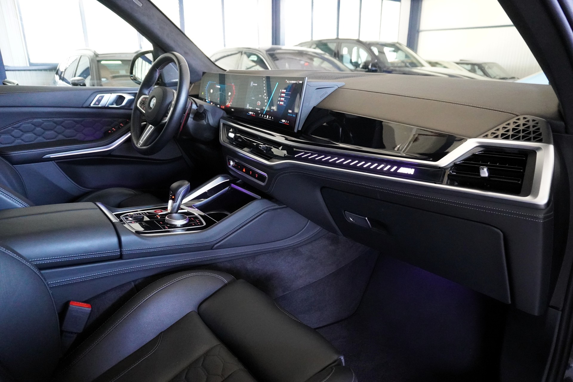 BMW X5M Competition // BMW Werksgarantie bis 10/2030 // Panorama Sky Lounge //-image-8