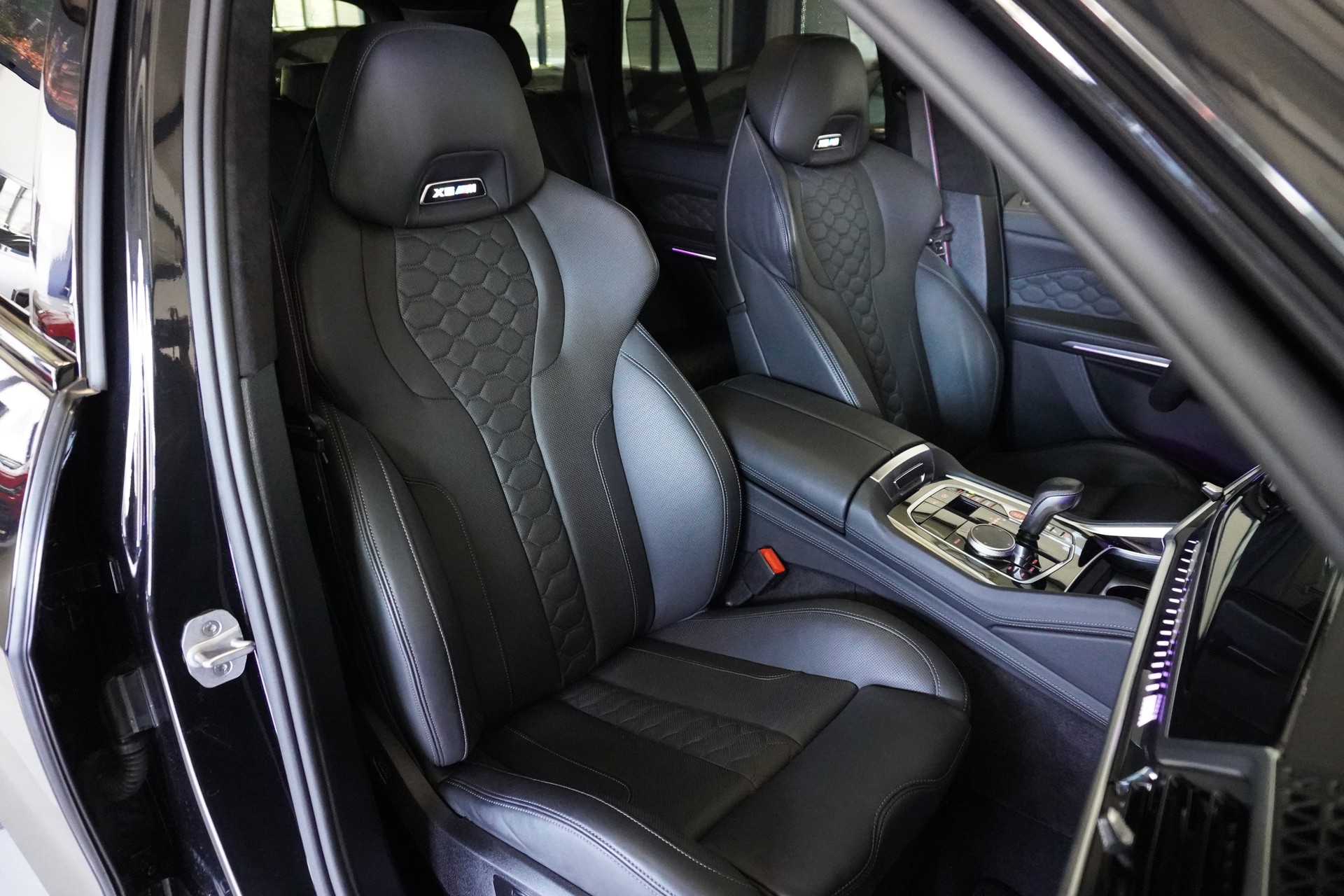 BMW X5M Competition // BMW Werksgarantie bis 10/2030 // Panorama Sky Lounge //-image-10