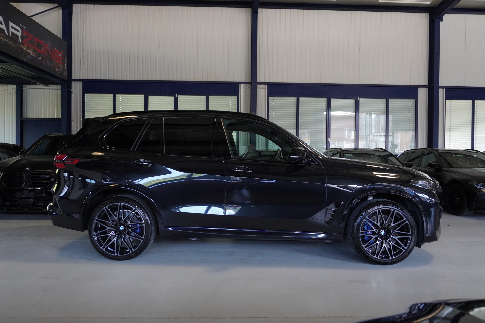 BMW X5M Competition // BMW Werksgarantie bis 10/2030 // Panorama Sky Lounge //-image-3