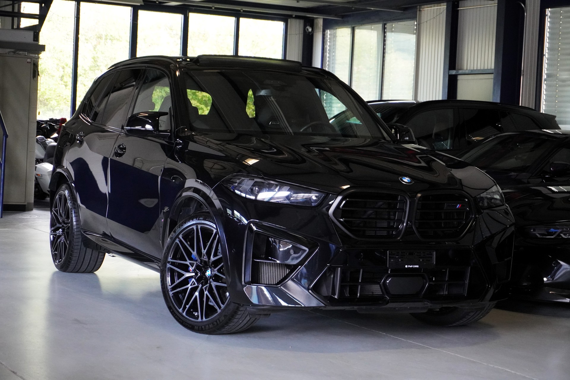 BMW X5M Competition // BMW Werksgarantie bis 10/2030 // Panorama Sky Lounge //-image-2