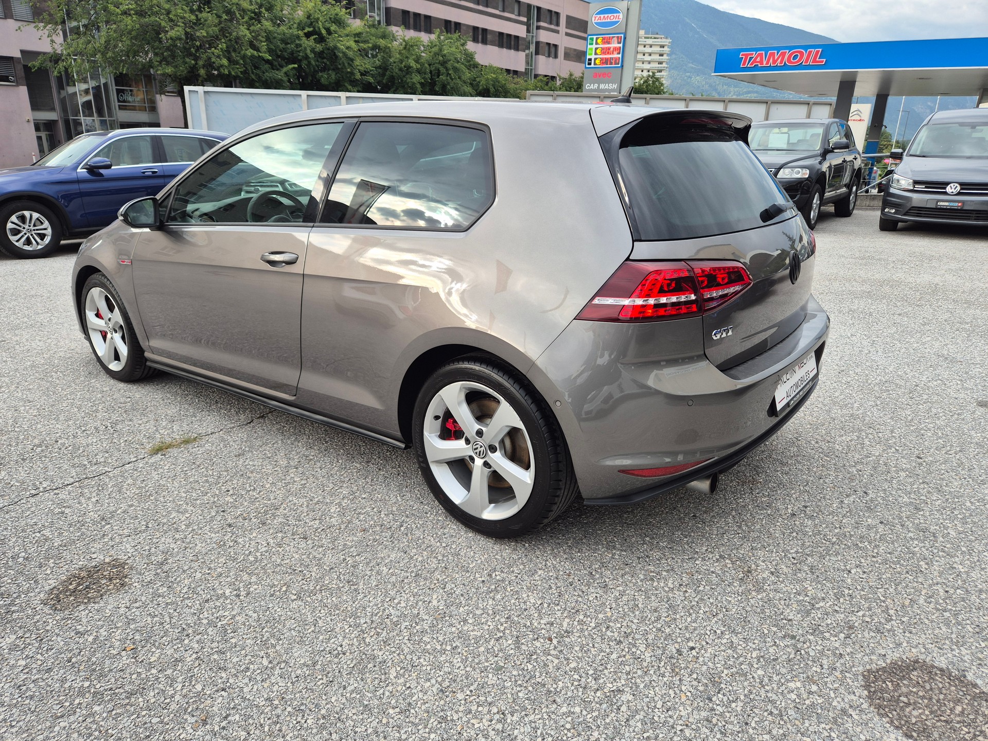 VW Golf 2.0 TSI GTI Performance DSG-image-4
