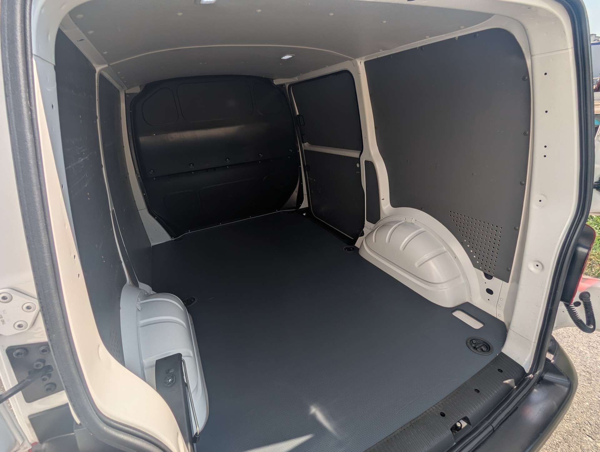 VW T6.1 2.0 TDI-image-15