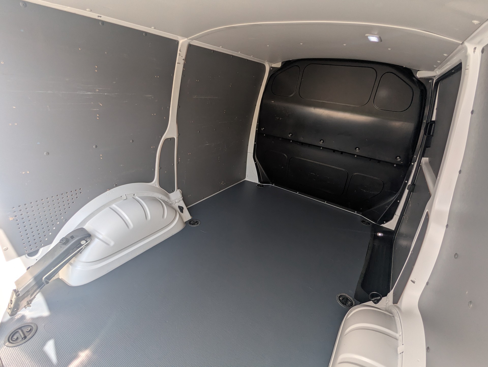 VW T6.1 2.0 TDI-image-16