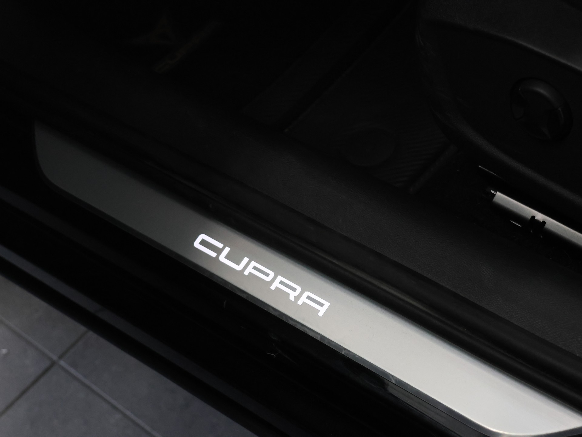 CUPRA Formentor 1.5 TSI DSG *Panoramadach* *Sitzheizung* *360 Kamera*-image-13