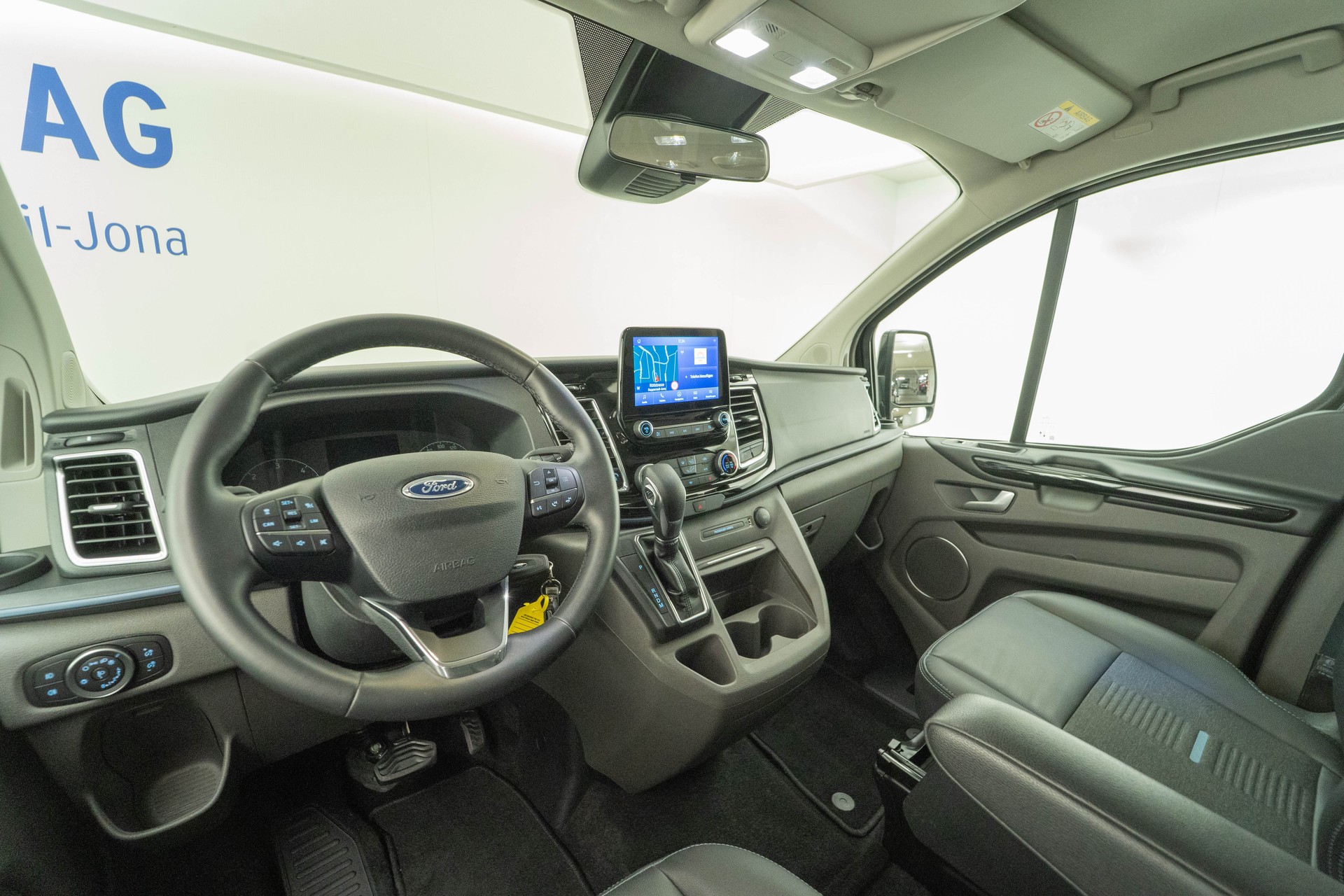 FORD Tourneo C Bus 320 L1 2.0 TDCi 170 Active-image-6