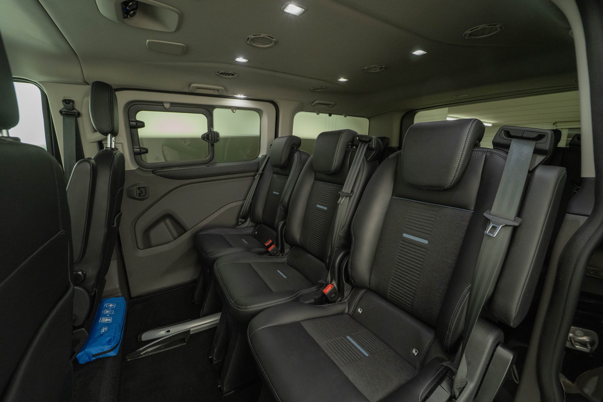 FORD Tourneo C Bus 320 L1 2.0 TDCi 170 Active-image-8