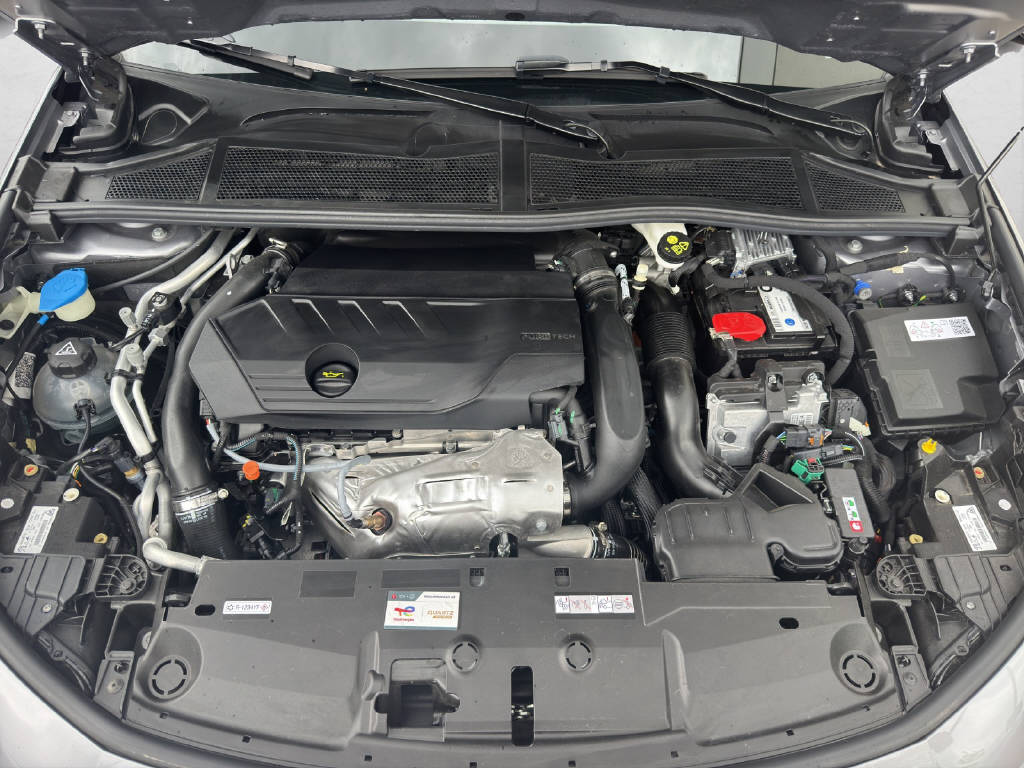 PEUGEOT 308 SW 1.6 PHEV 180 GT-image-9