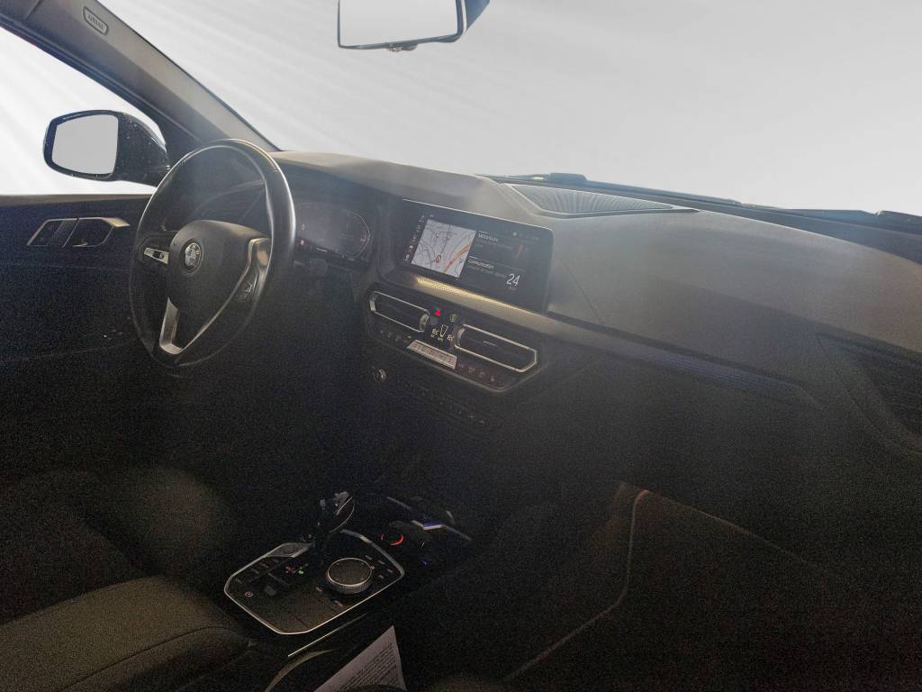 BMW 120d xDrive Steptronic Sport Line-image-5