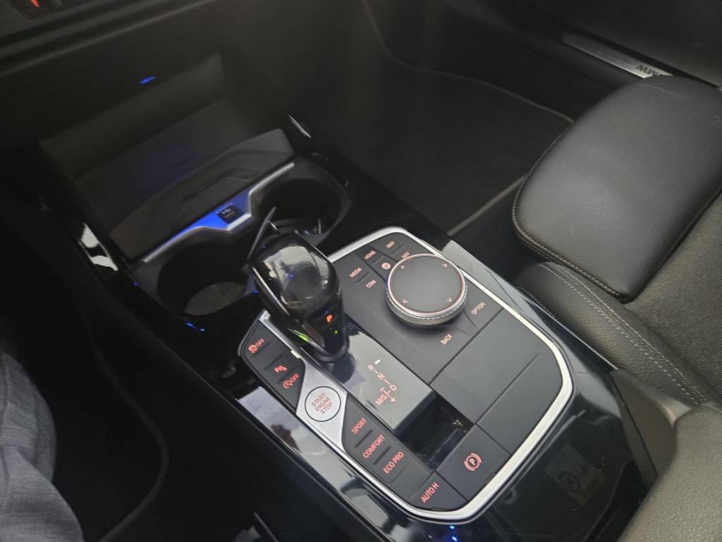 BMW 120d xDrive Steptronic Sport Line-image-11