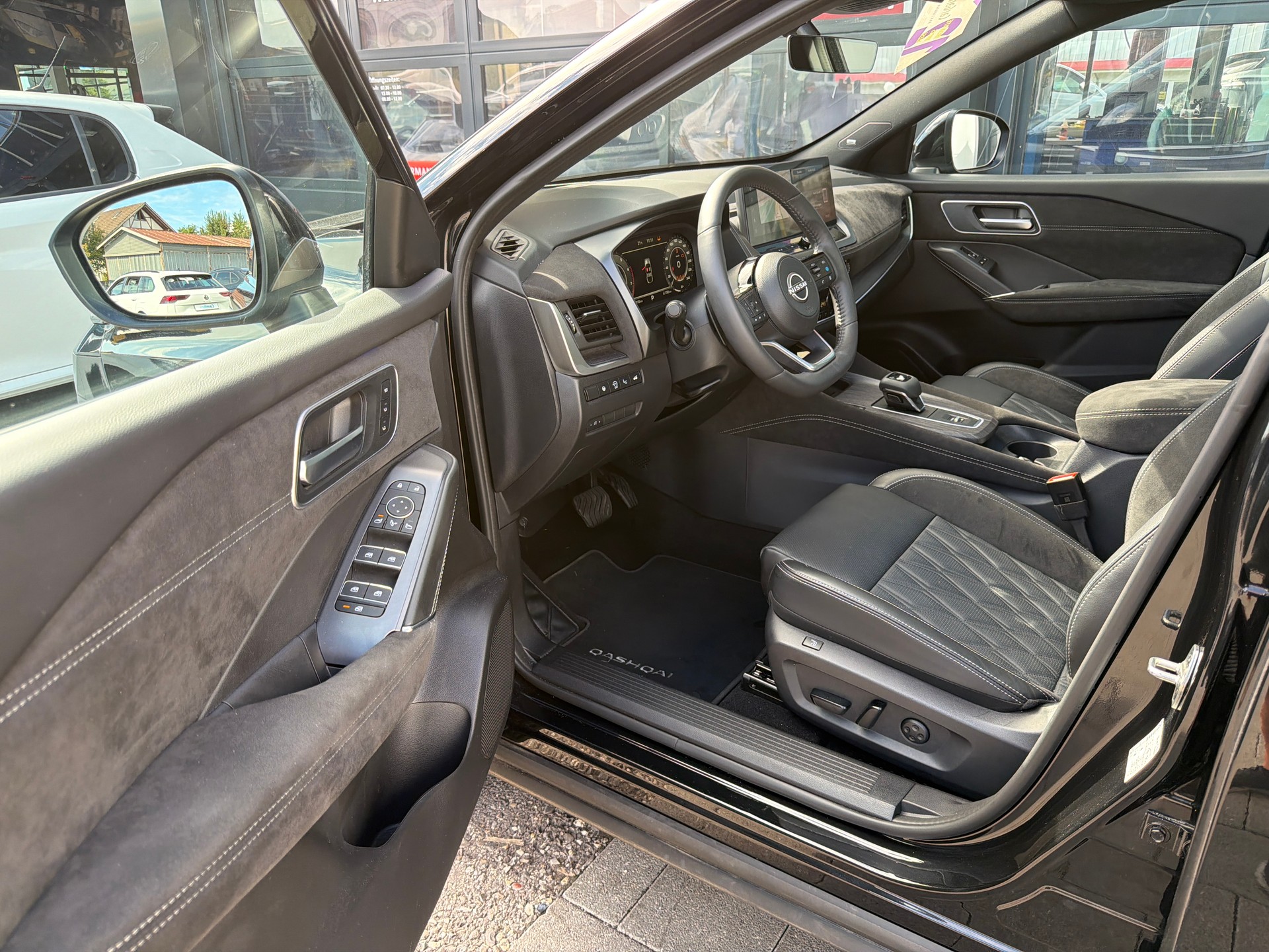 NISSAN Qashqai 1.3 DIG-T MHEV Tekna+ Xtronic-image-8
