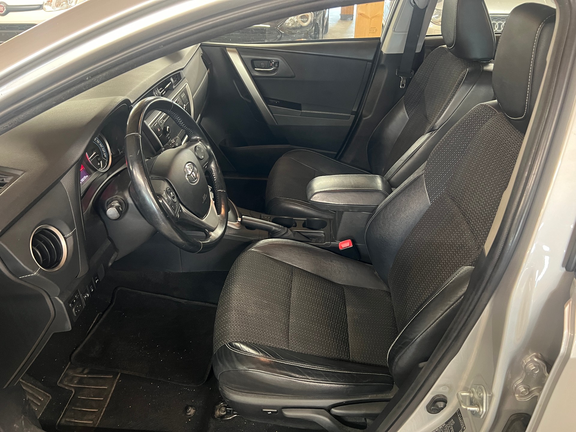 TOYOTA Auris Touring Sports 1.8 16V HSD Linea Sol-image-7