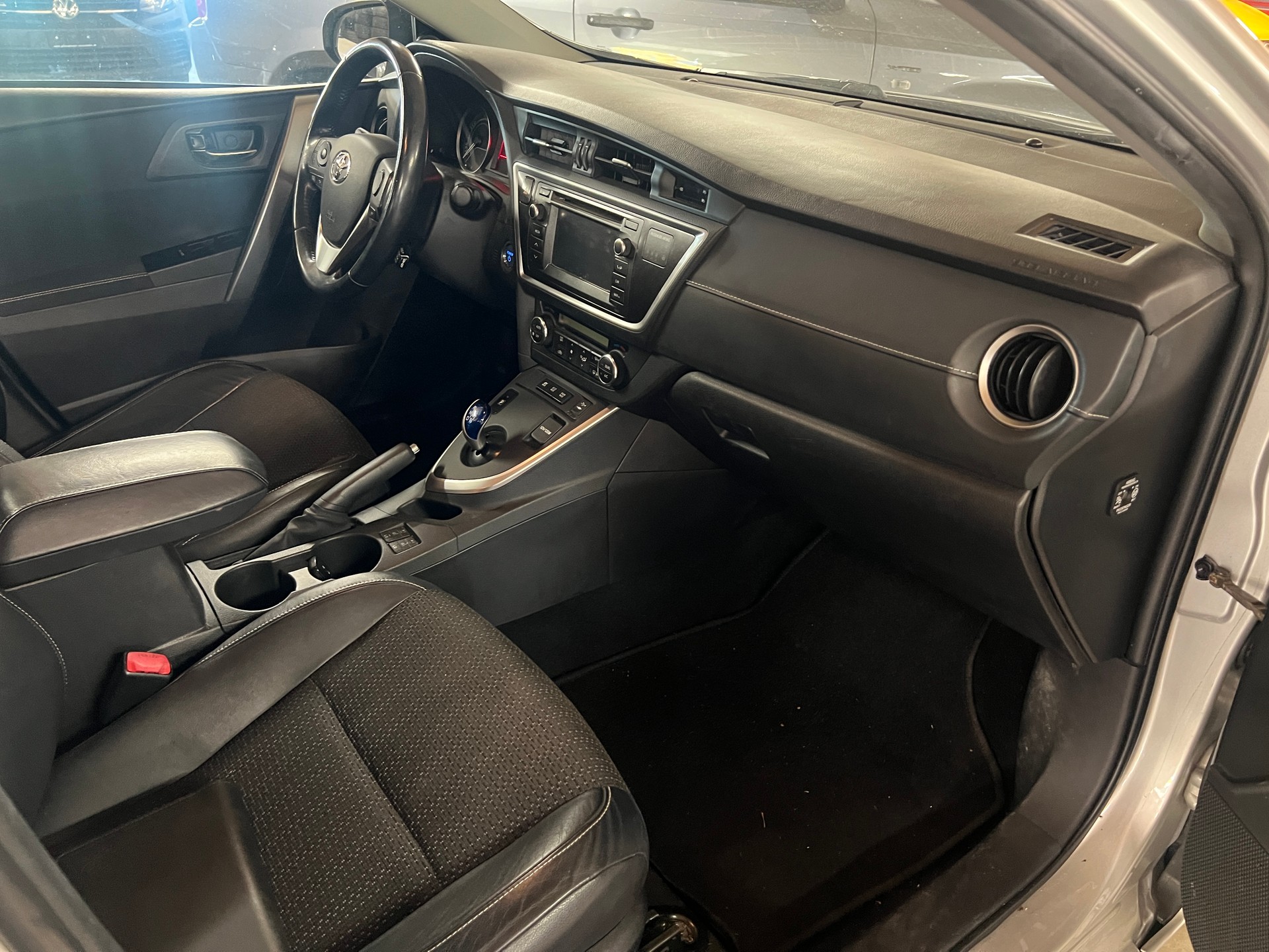 TOYOTA Auris Touring Sports 1.8 16V HSD Linea Sol-image-11