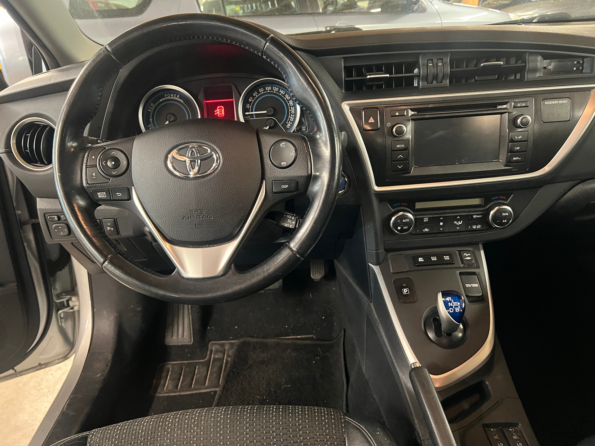 TOYOTA Auris Touring Sports 1.8 16V HSD Linea Sol-image-9
