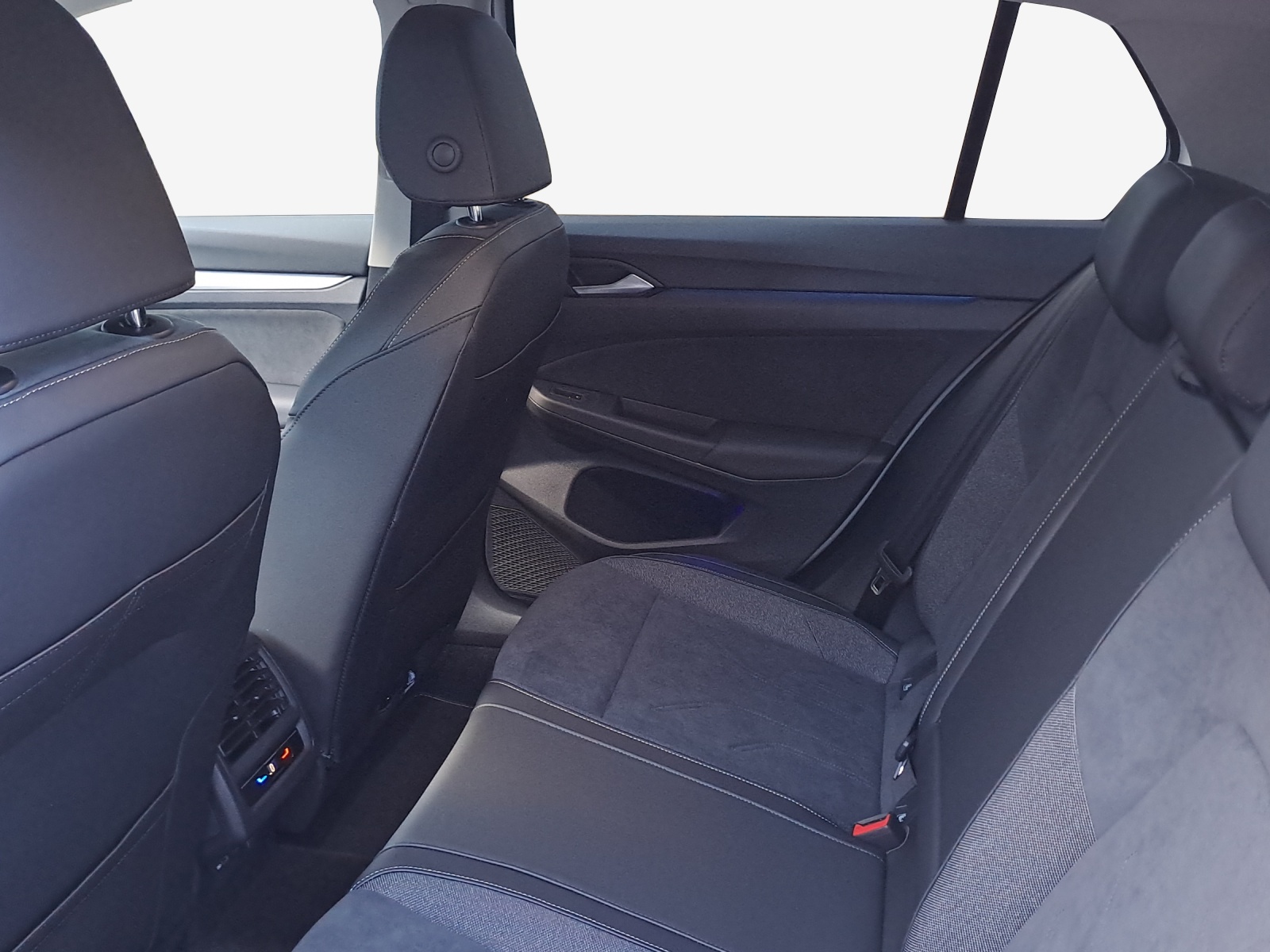 VW Golf 1.5 e TSI mHEV United DSG-image-11