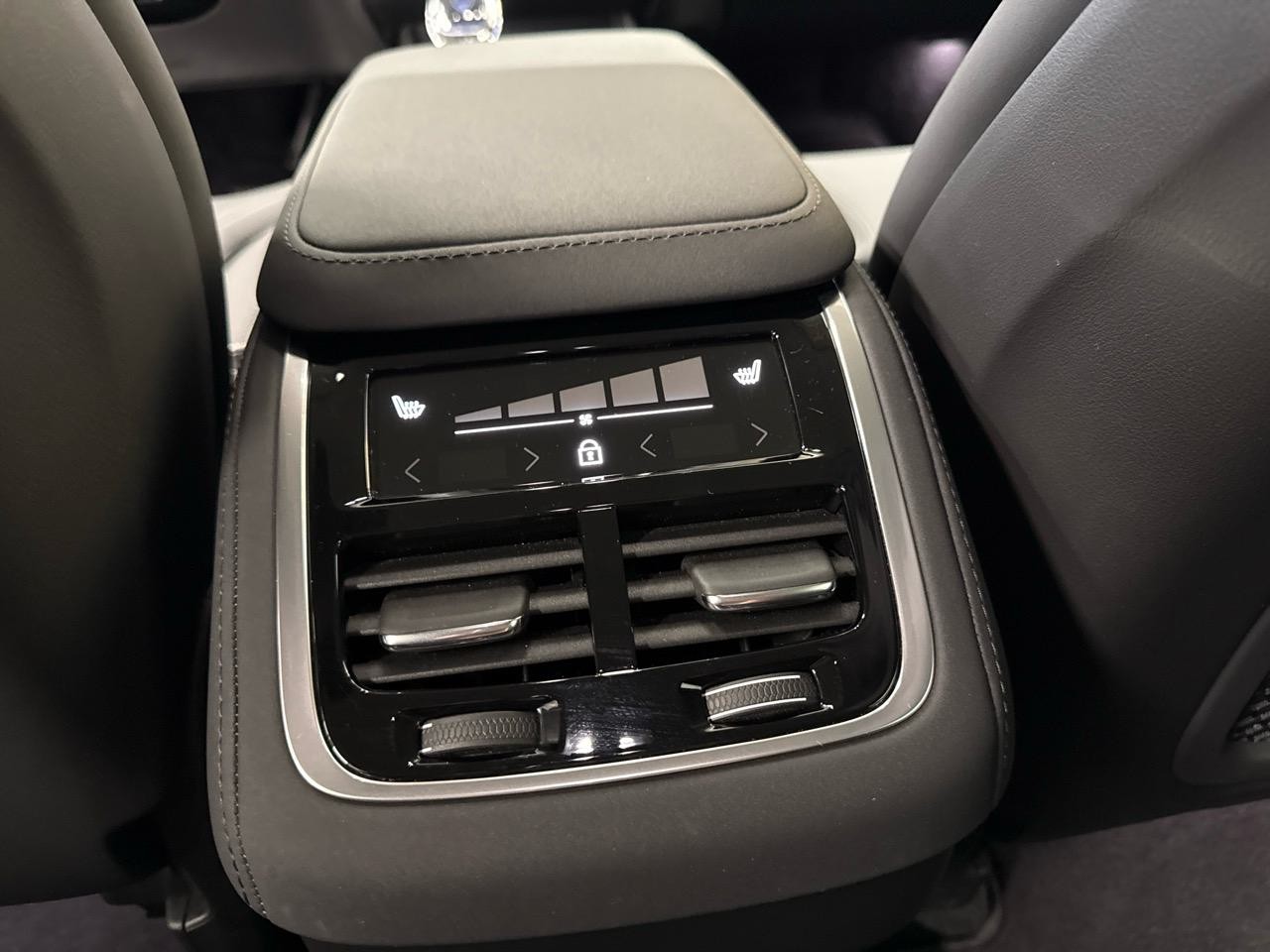 VOLVO XC90 B5 Benzin Mild Hybrid AWD Plus Bright Geartronic-image-12