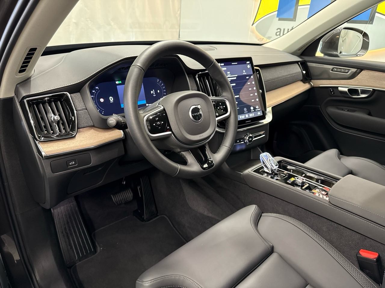 VOLVO XC90 B5 Benzin Mild Hybrid AWD Plus Bright Geartronic-image-2