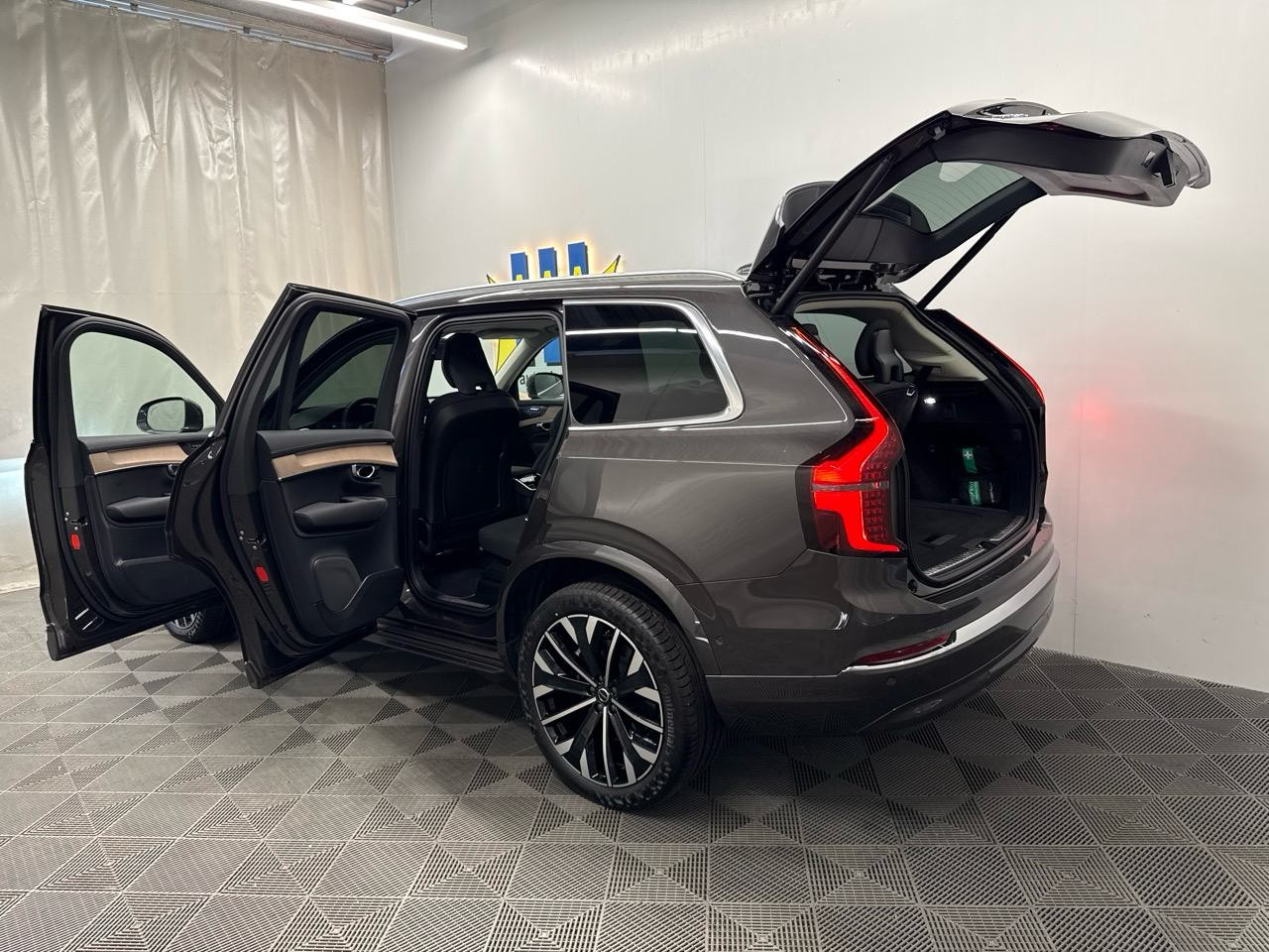 VOLVO XC90 B5 Benzin Mild Hybrid AWD Plus Bright Geartronic-image-14