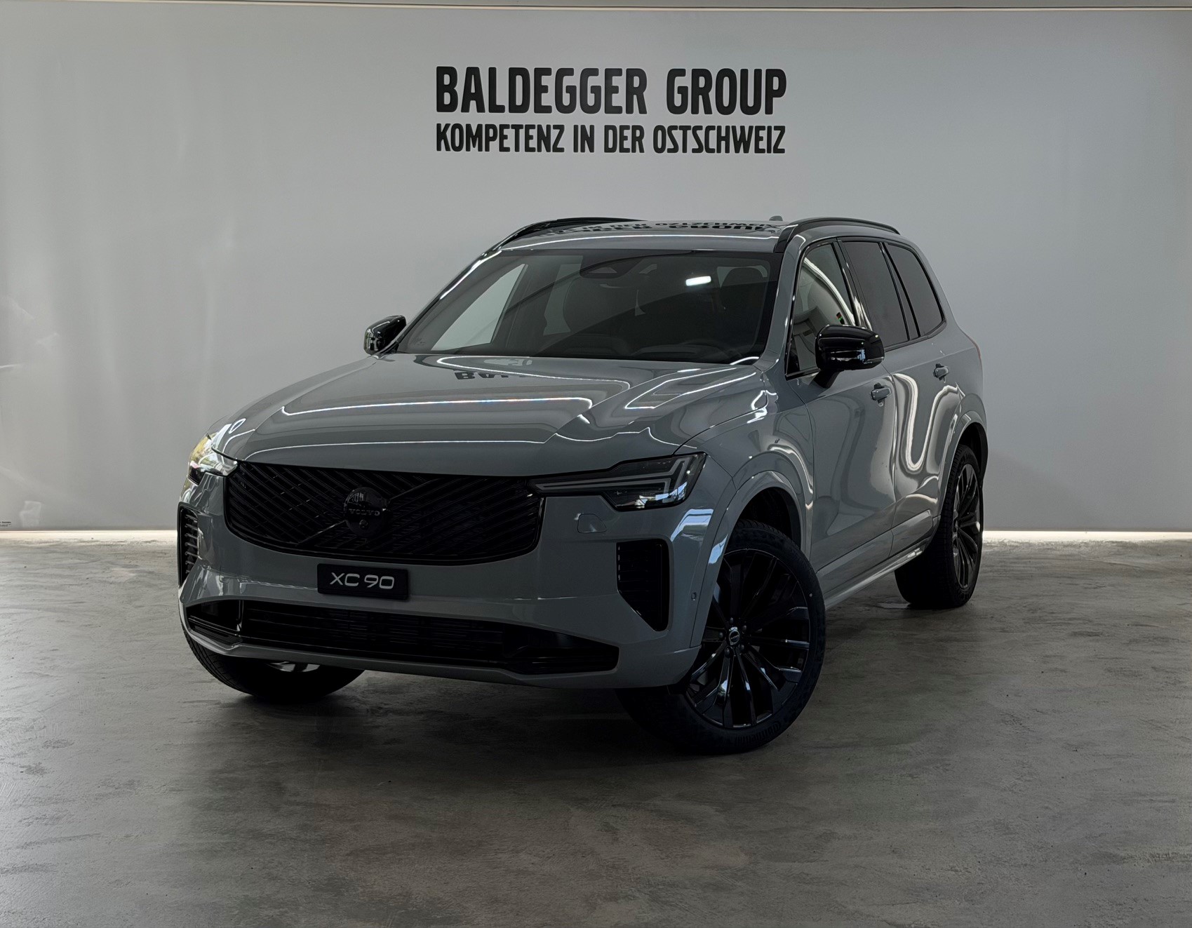 VOLVO XC90 2.0 B5 MH Black Edition A-image-0